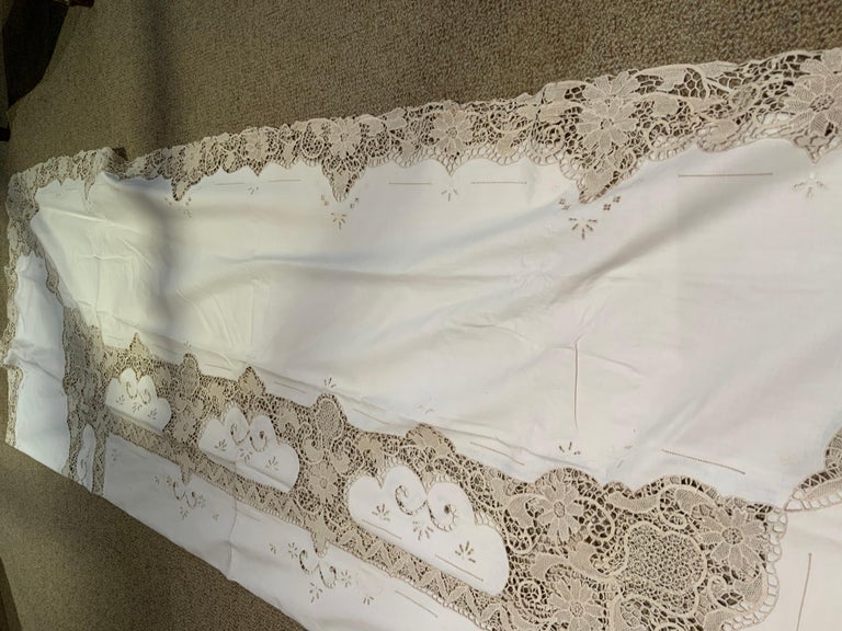 Very Fine Vintage Ivory Tablecloth Lace and Embroidered with 12 Napkins