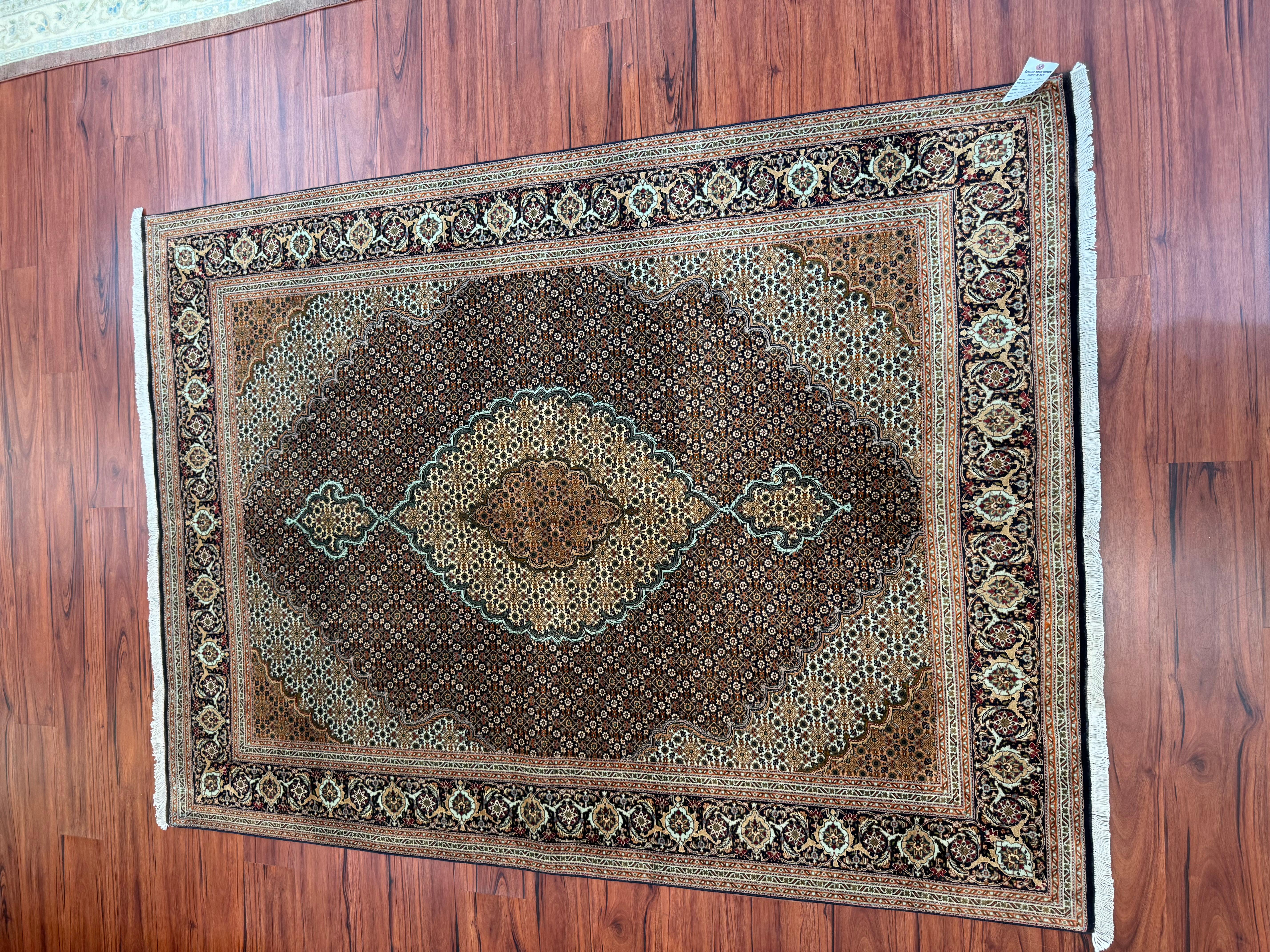 Sehr feiner alter persischer Täbris-Mahi-Teppich  im Angebot 2