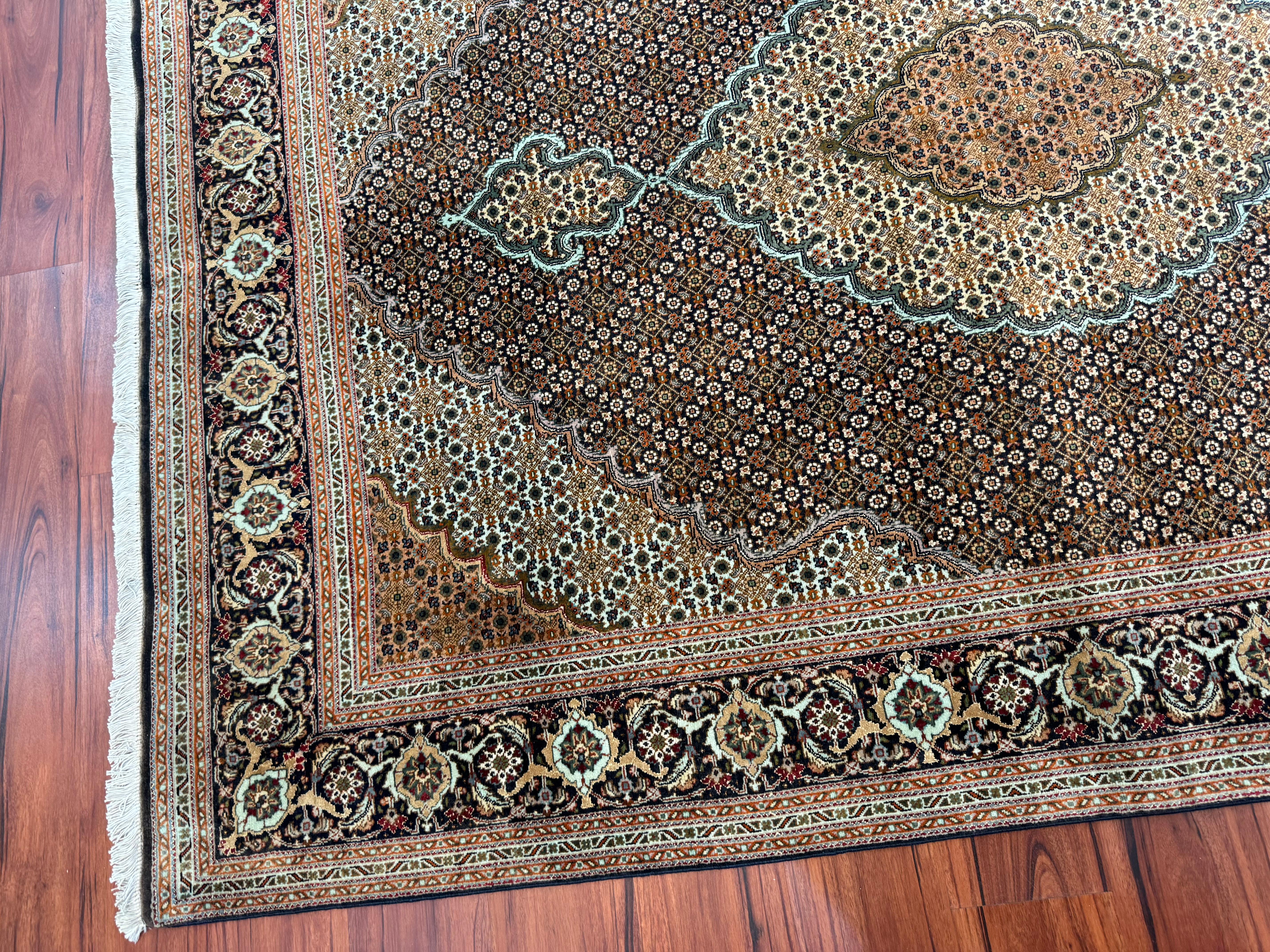 Sehr feiner alter persischer Täbris-Mahi-Teppich  im Angebot 3