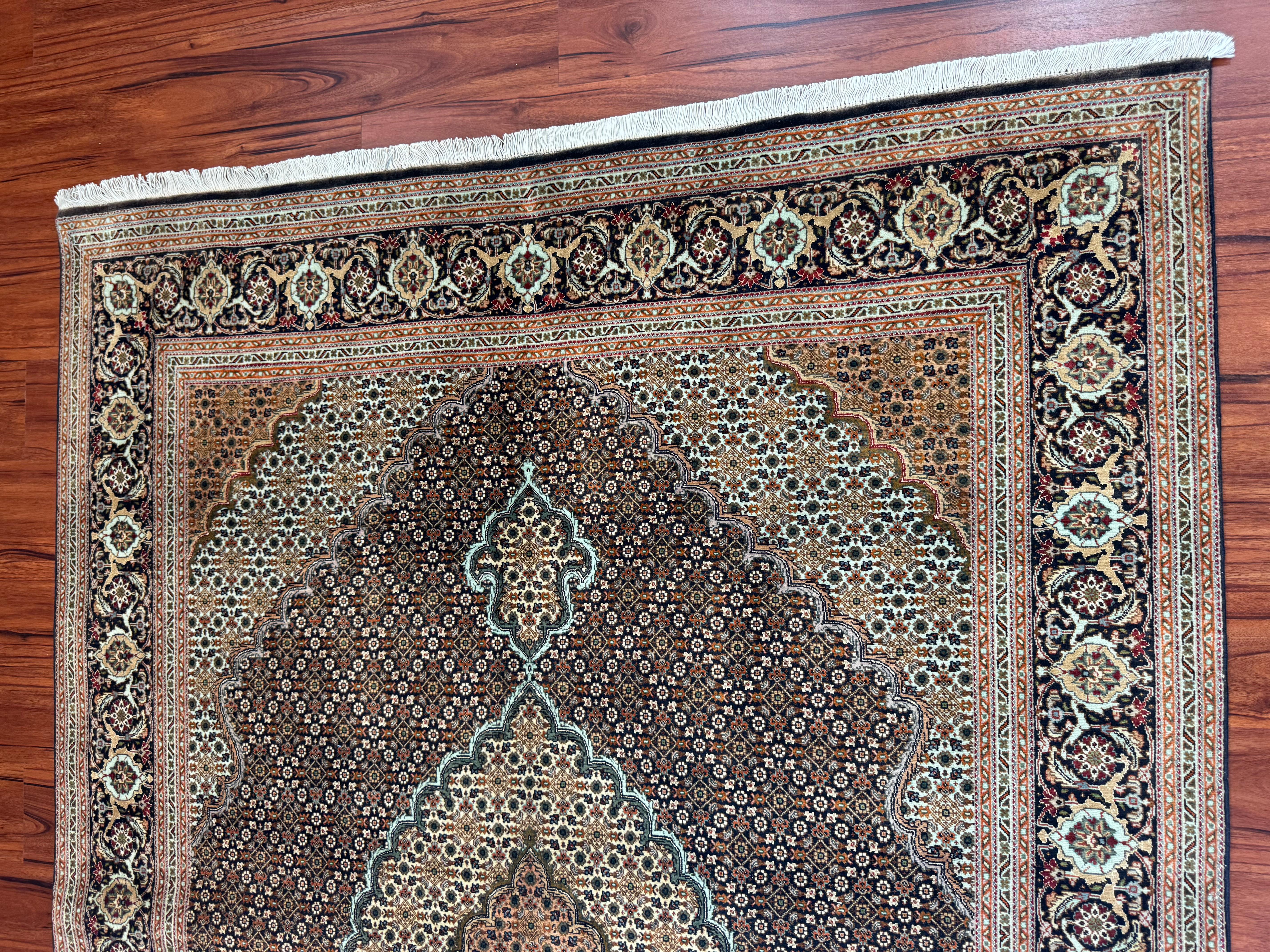 Sehr feiner alter persischer Täbris-Mahi-Teppich  im Angebot 6
