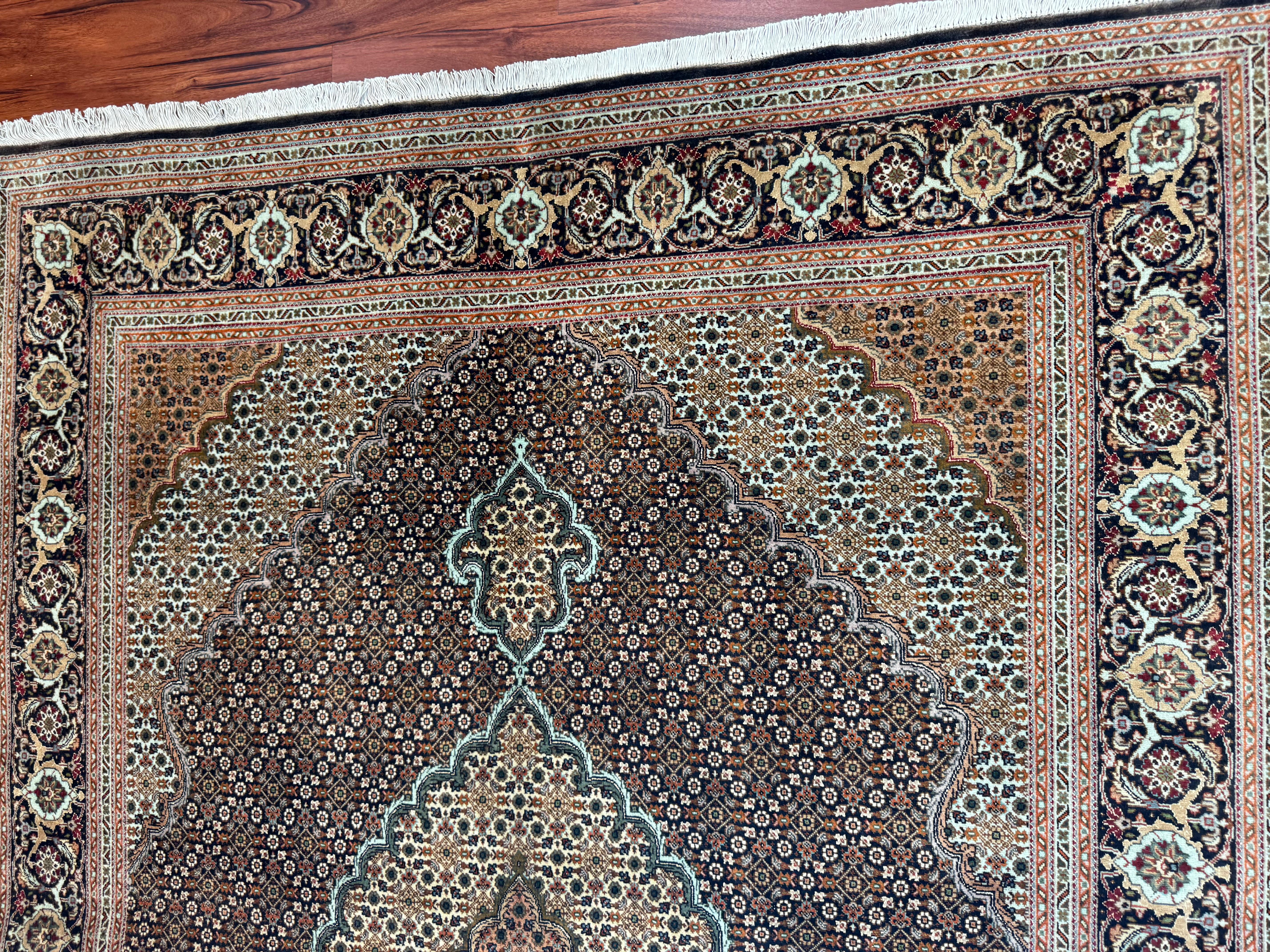 Sehr feiner alter persischer Täbris-Mahi-Teppich  im Angebot 7