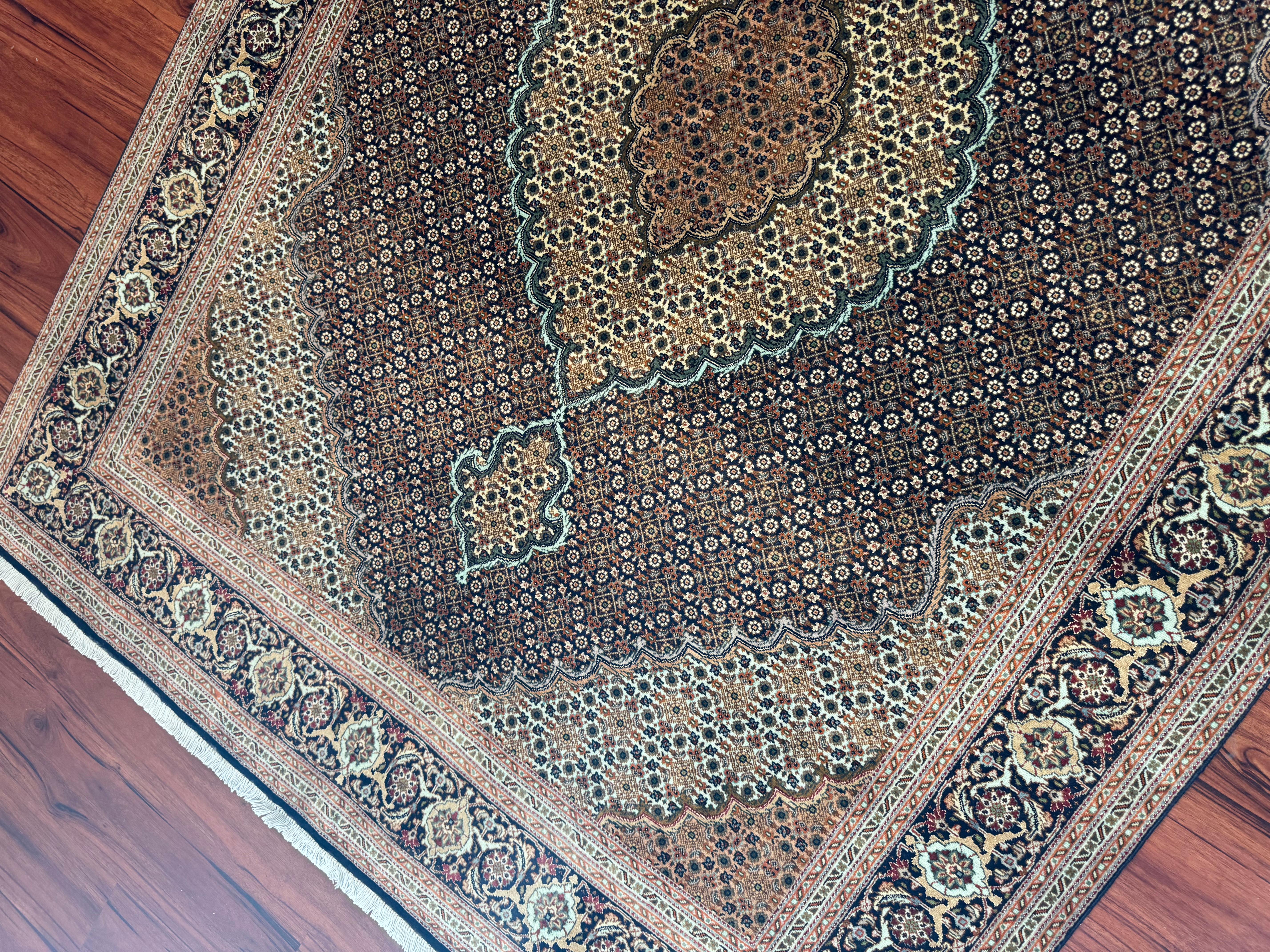 Sehr feiner alter persischer Täbris-Mahi-Teppich  im Angebot 10