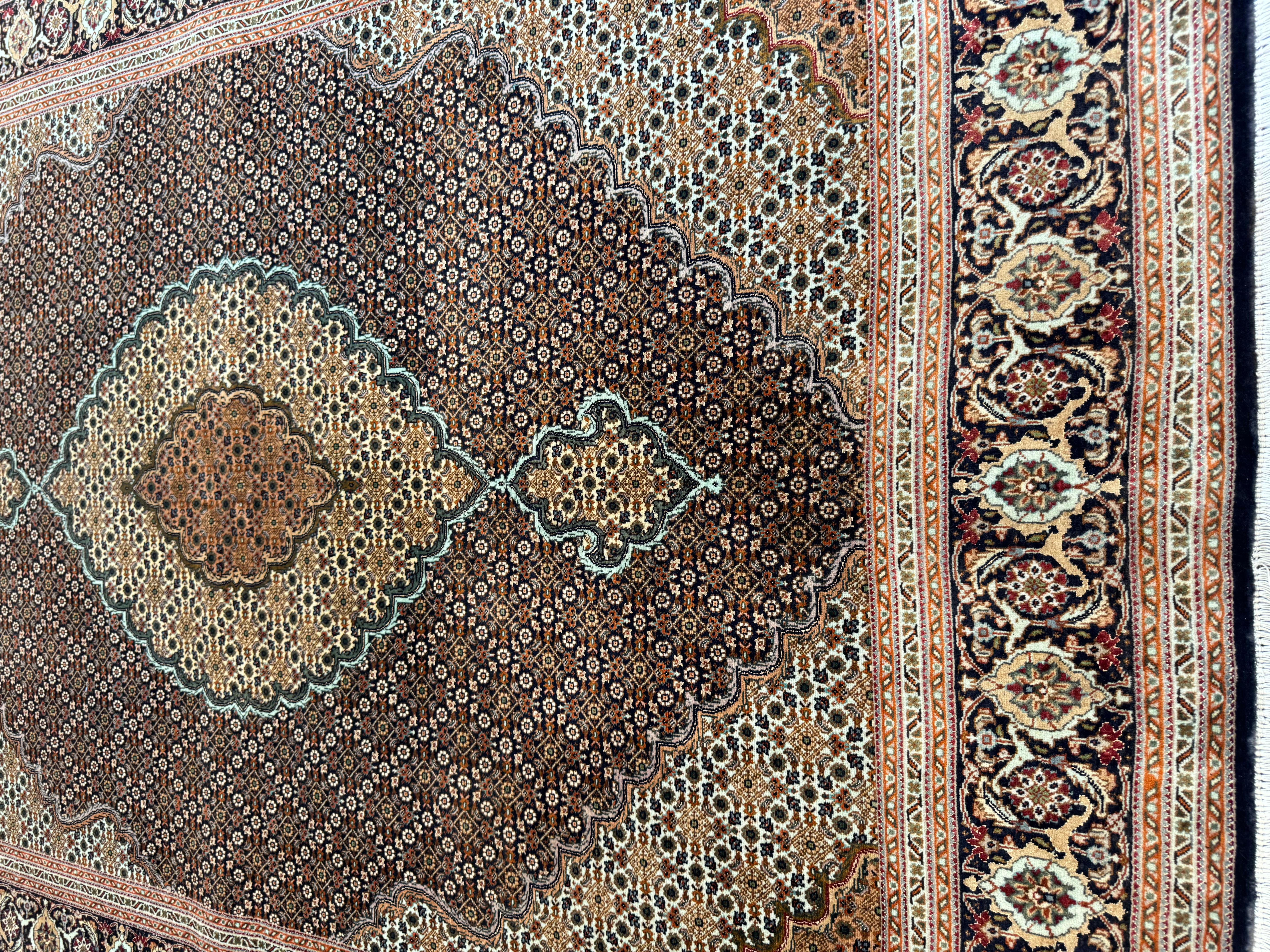 Sehr feiner alter persischer Täbris-Mahi-Teppich  (Tabriz) im Angebot
