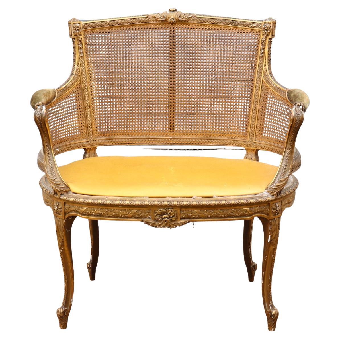 A very finely carved and gilded wood Napoléon III Marquise en Corbeille 
Hand-carved with friezes of ova, acanthus leaves, rosettes and garlands of laurels
Transition Style 
With good conditions caned backrest and seat (drilled), replaced by a