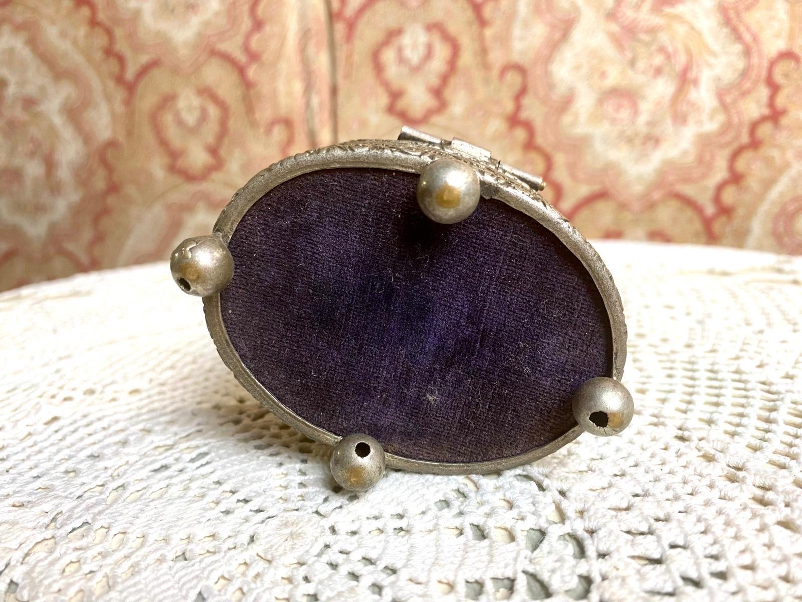 XIXe siècle Very good antique condition with light age-related wear and a nice patina. en vente