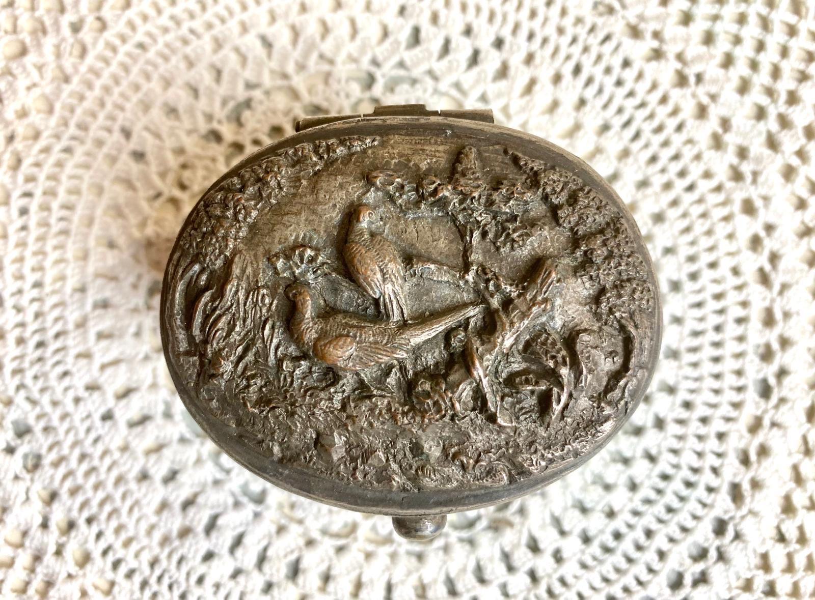 Very good antique condition with light age-related wear and a nice patina. en vente 1