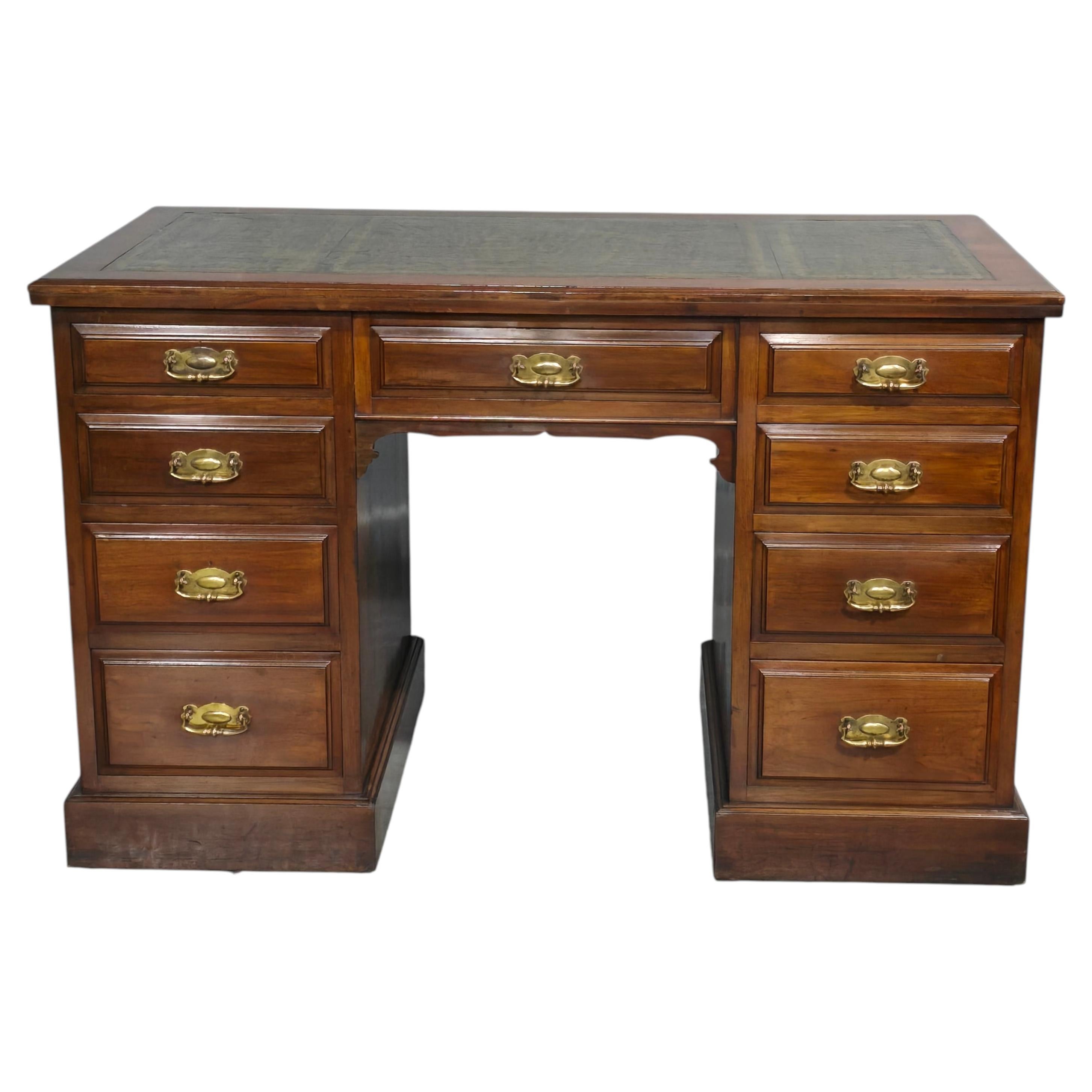 Très bon bureau en acajou en vente