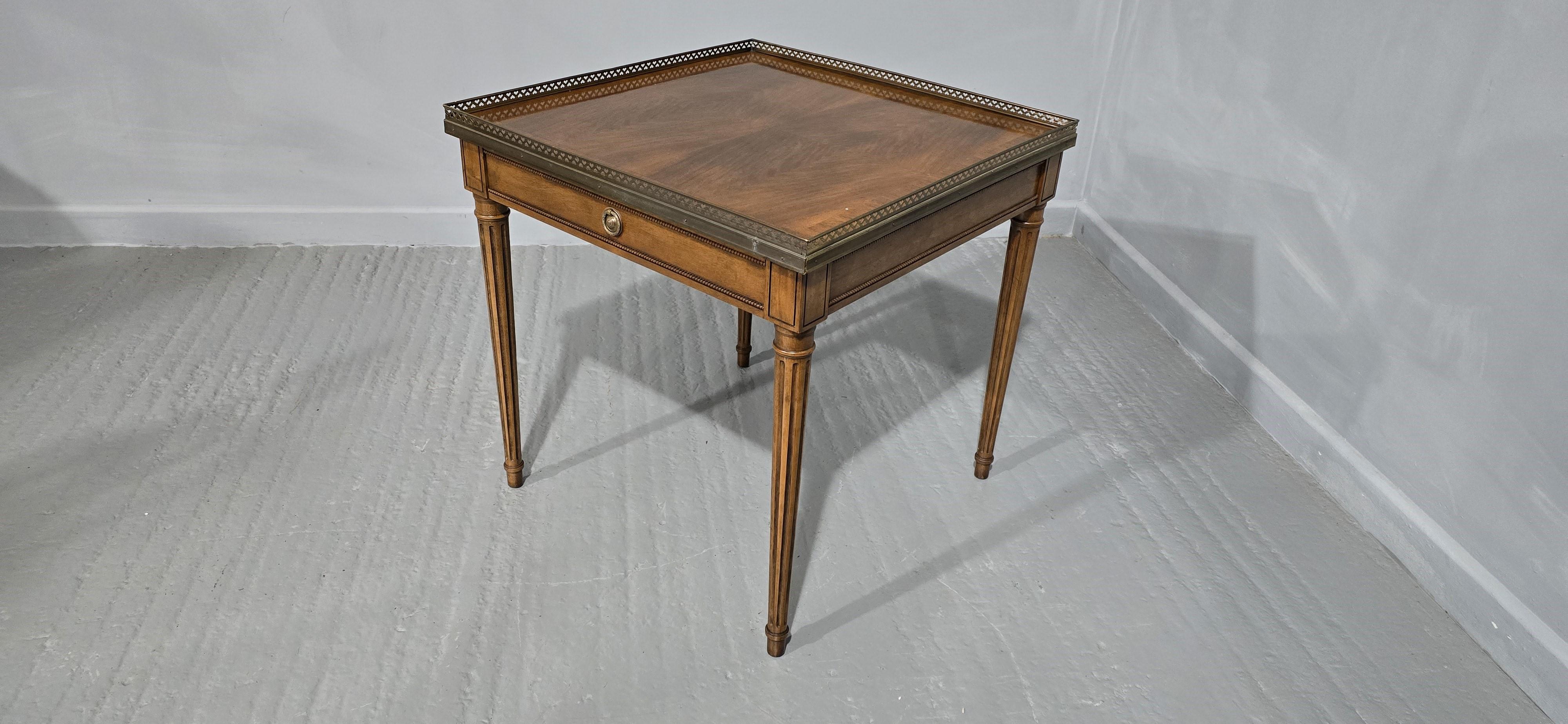20th Century Very Good Mahogany Ooccasional Lamp Table For Sale