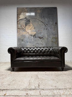 Muy Bueno Sofá Chesterfield Vintage de Piel de Mediana Edad en Chocolate Amargo Teñido a Mano