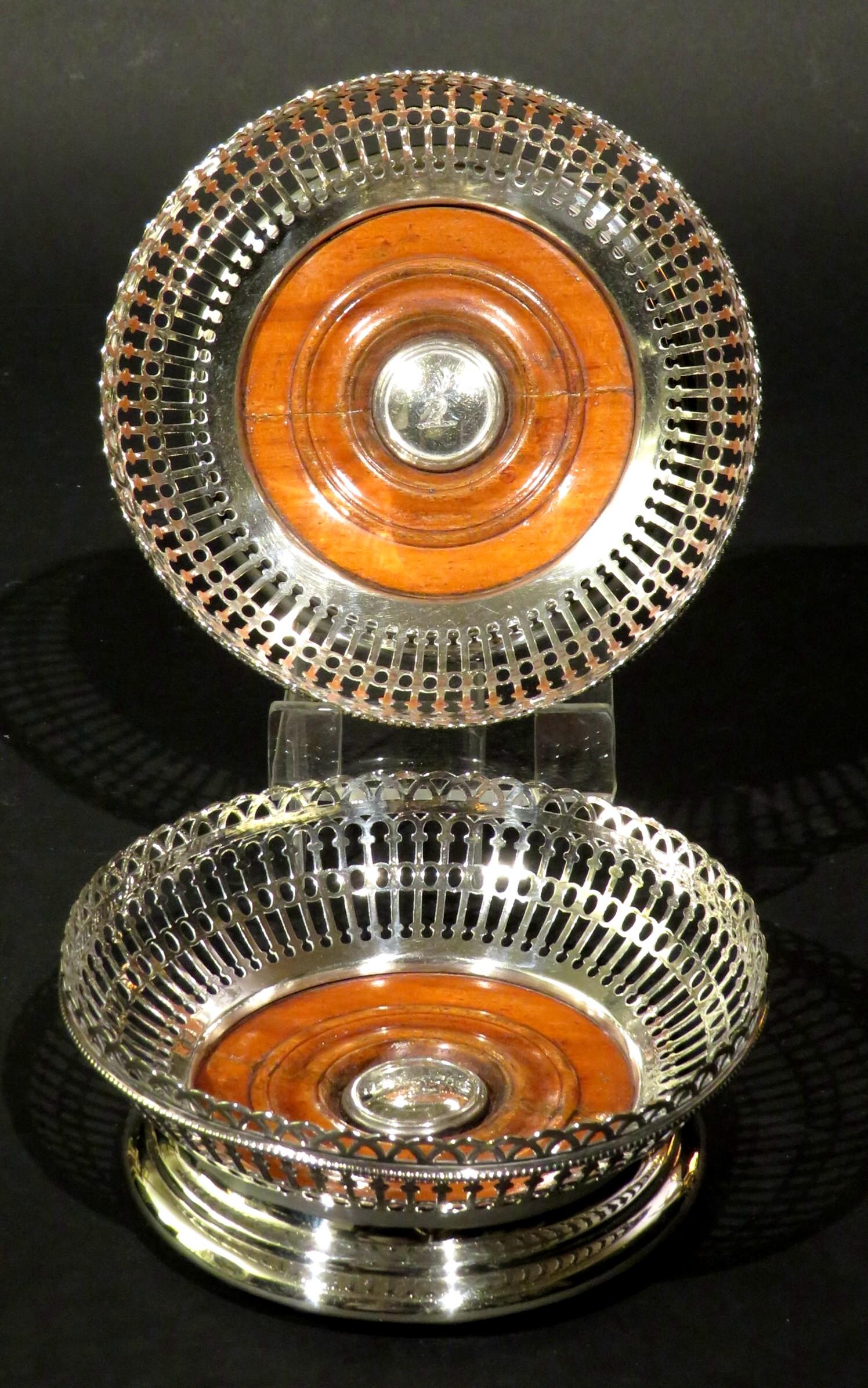 English Very Good Pair of 19th Century Silver Plated Wine Coasters by Elkington & Co. For Sale