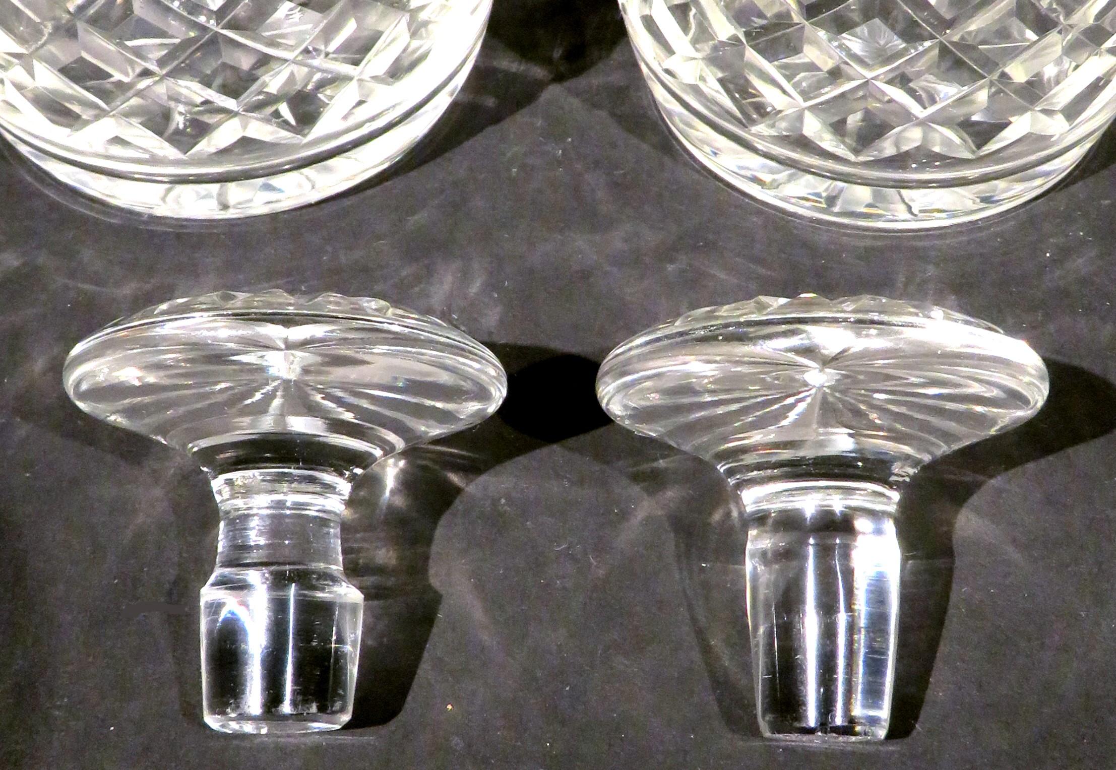 Trs bonne paire de carafes  spirit en verre taill William IV, Angleterre, datant d'environ 1835 en vente 2