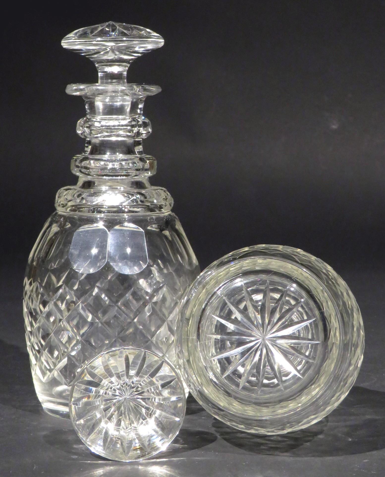 Engraved Very Good Pair of William IV Cut Glass Spirit Decanters, England circa 1835 For Sale