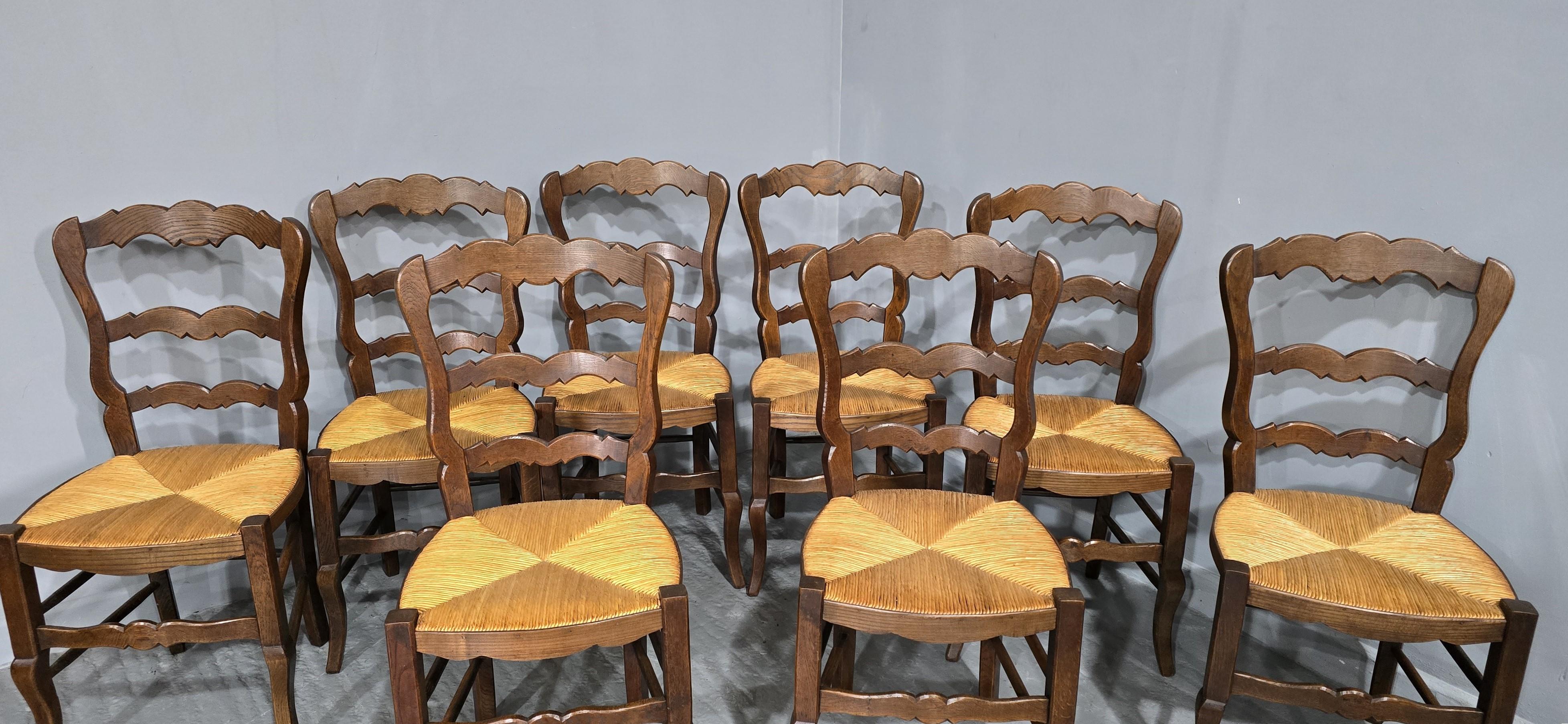 Stile provenzale Ottimo set di otto sedie da pranzo francesi da cucina in vendita
