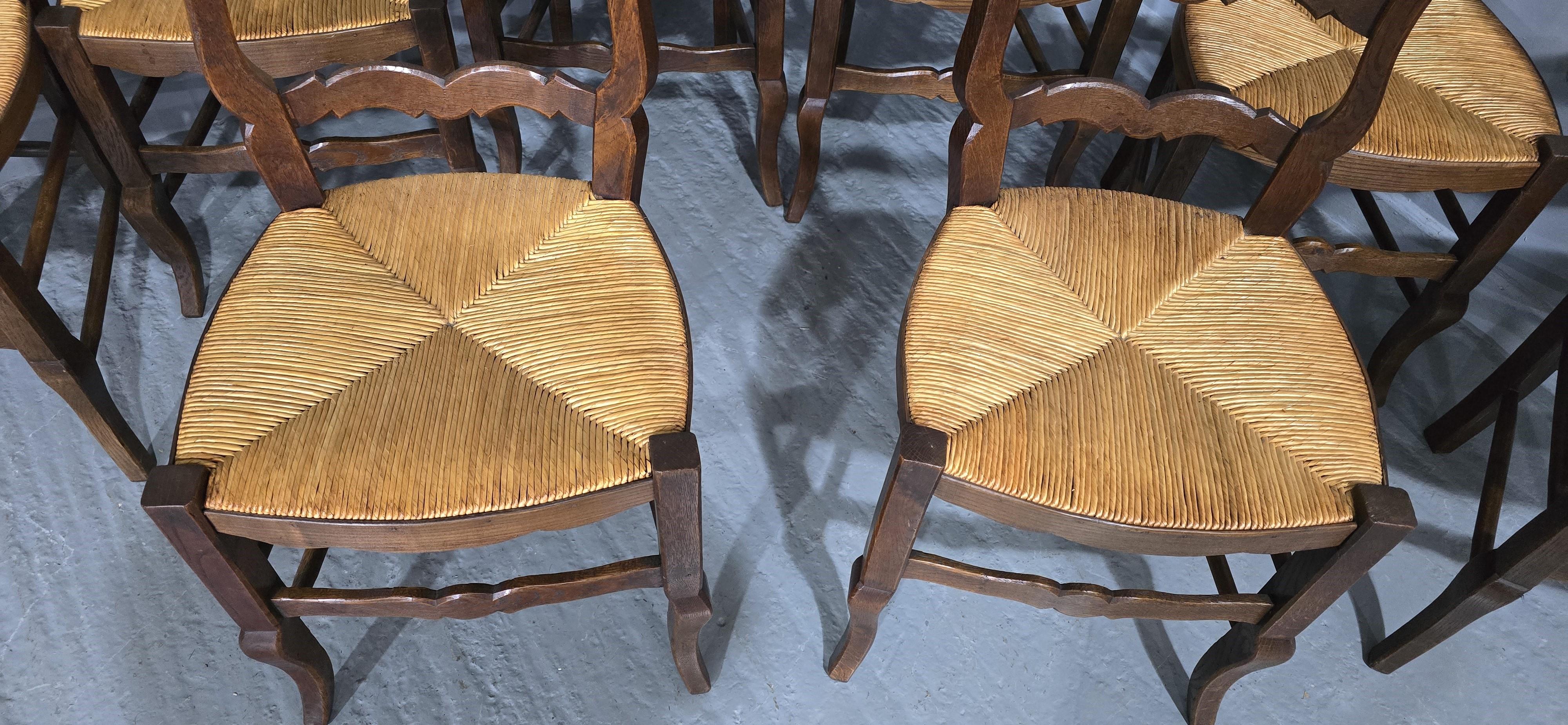 Ottimo set di otto sedie da pranzo francesi da cucina in vendita 1