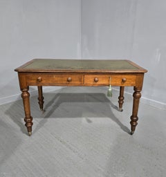 Très bon bureau en chêne de l'époque victorienne