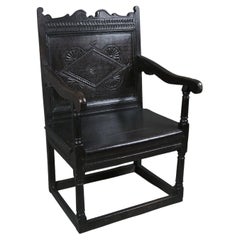 Très bon fauteuil en chêne du Yorkshire Charles II Wainscot, datant d'environ 1680