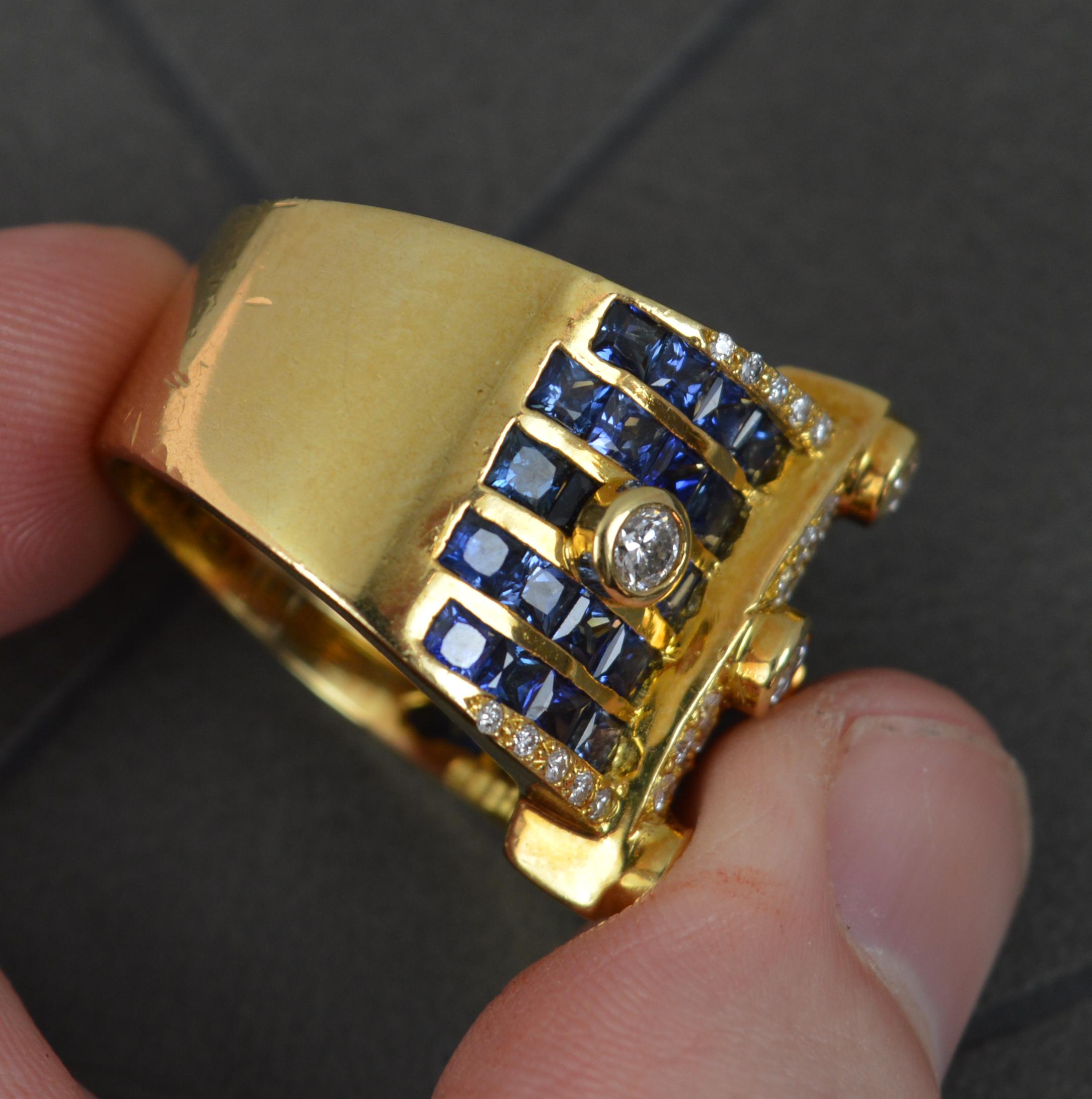 Sehr schwerer 18 Karat Gold Vs 1,3 Karat Diamant und blauer Saphir Schnalle Cluster-Ring im Angebot 1