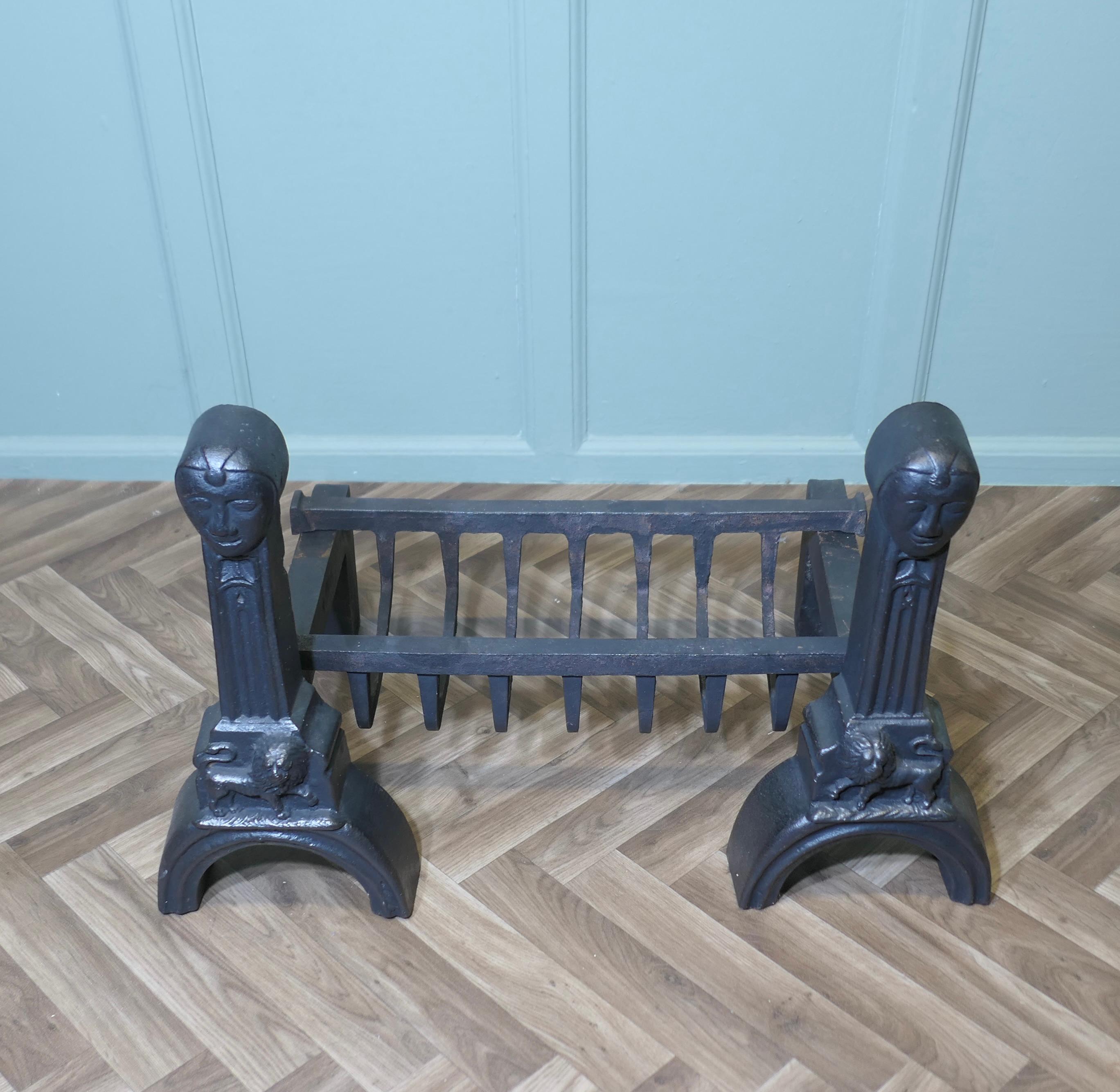 Neogotico Griglia per caminetto Inglenook del XIX secolo molto pesante con androni in vendita