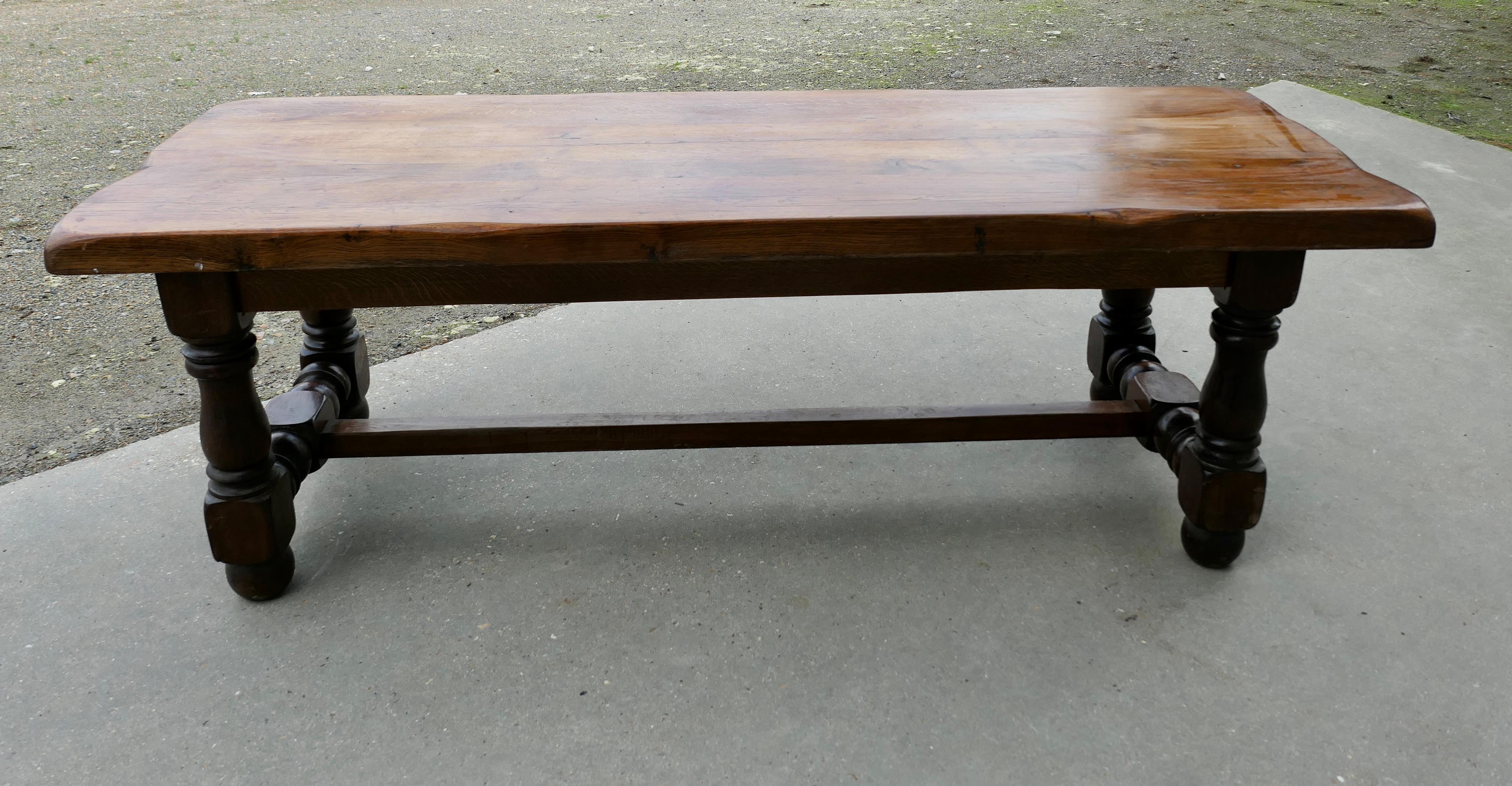 Très lourde table de ferme française 12 places en Oak Oak Bon état - En vente à Godshill, Isle of Wight