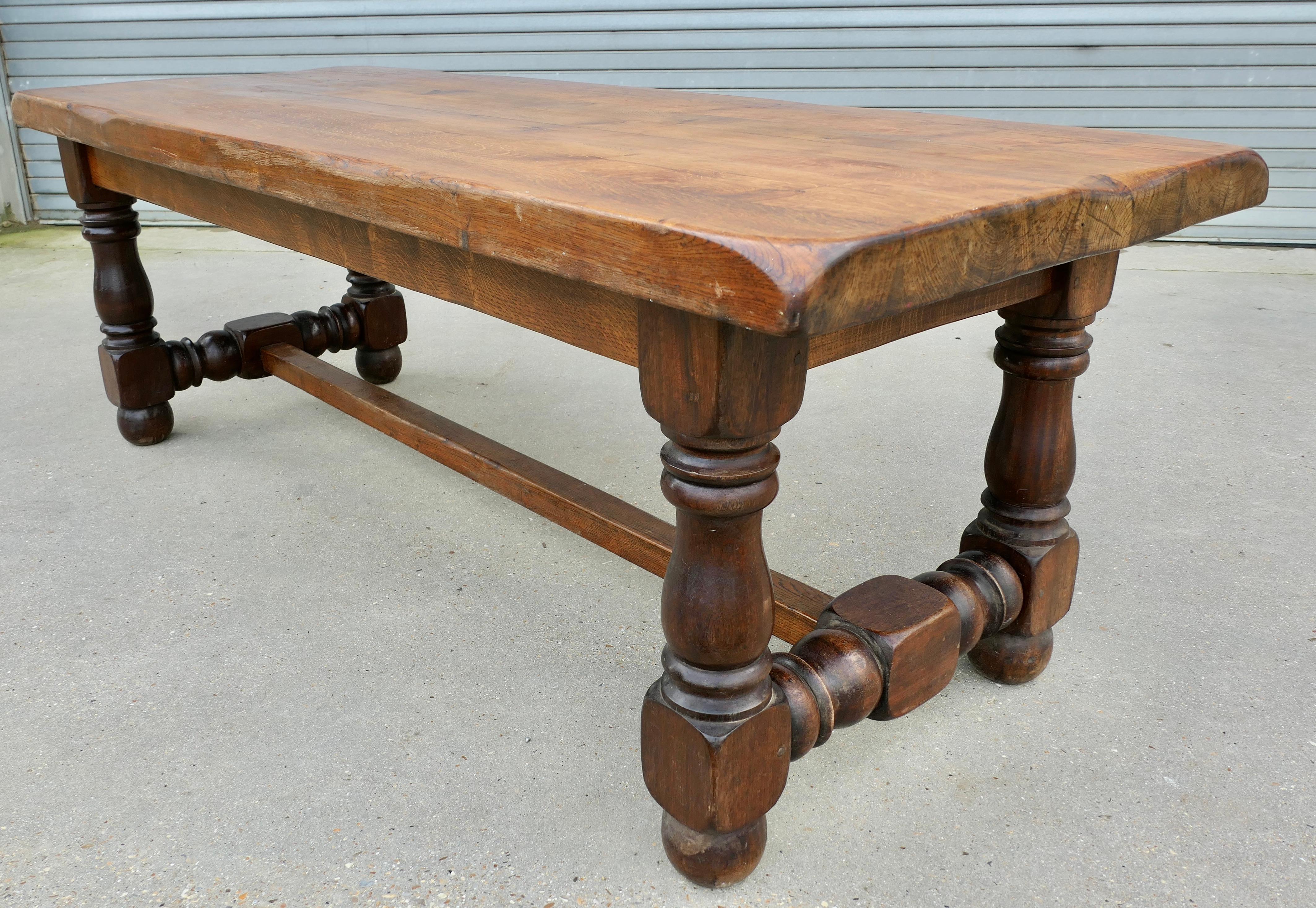 Très lourde table de ferme française 12 places en Oak Oak en vente 1
