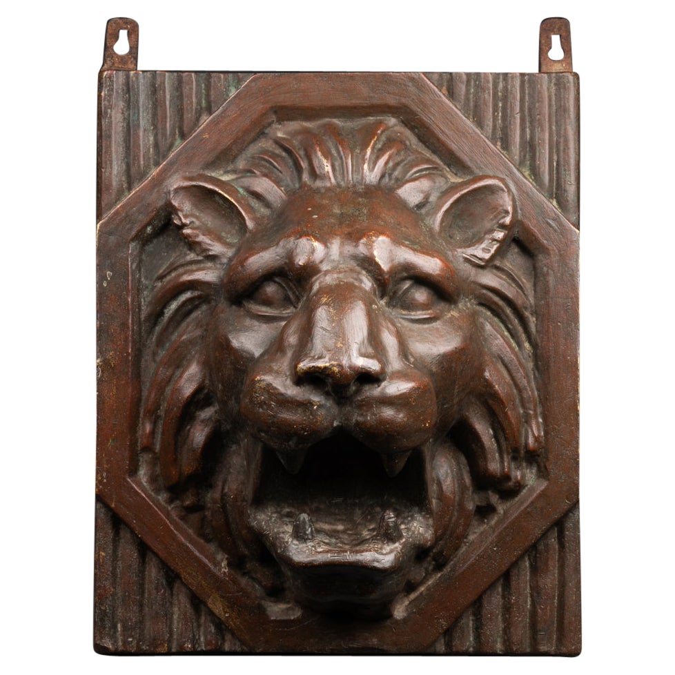 Sehr schwerer Kopf des Löwenmascarons aus patinierter Bronze XIX/ XX. Jahrhunderts.