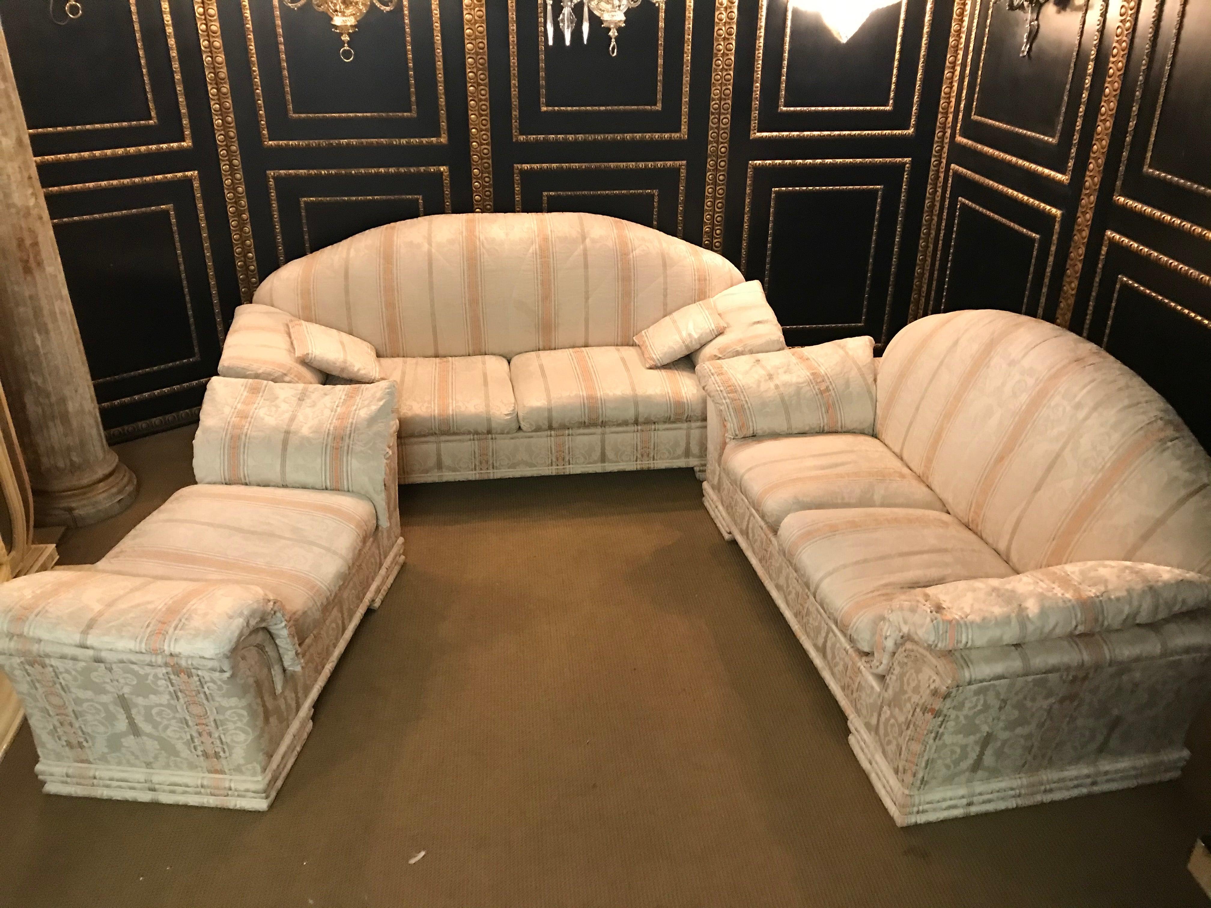 Very high-quality couch set from the Bielefelder Werkstätten, The Bielefelder Werkstätten are a manufacturer in the Classic style. Every single one of the products has been carefully crafted by hand by masters in their field. Timeless Classic