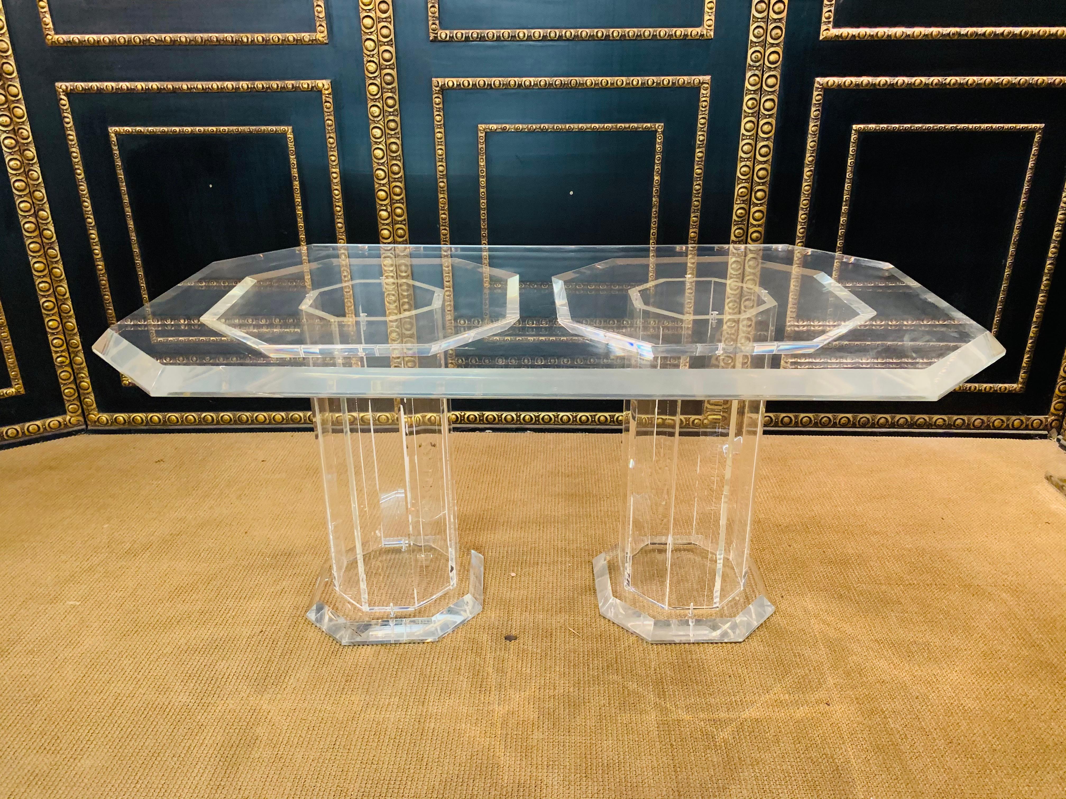 Very high quality, elegant, massive luxury dining table with 2 columns.
It is an absolute highlight and something very special.
The plate is made of solid acrylic and weighs over 70 kilograms.
It is an absolute highlight and something very