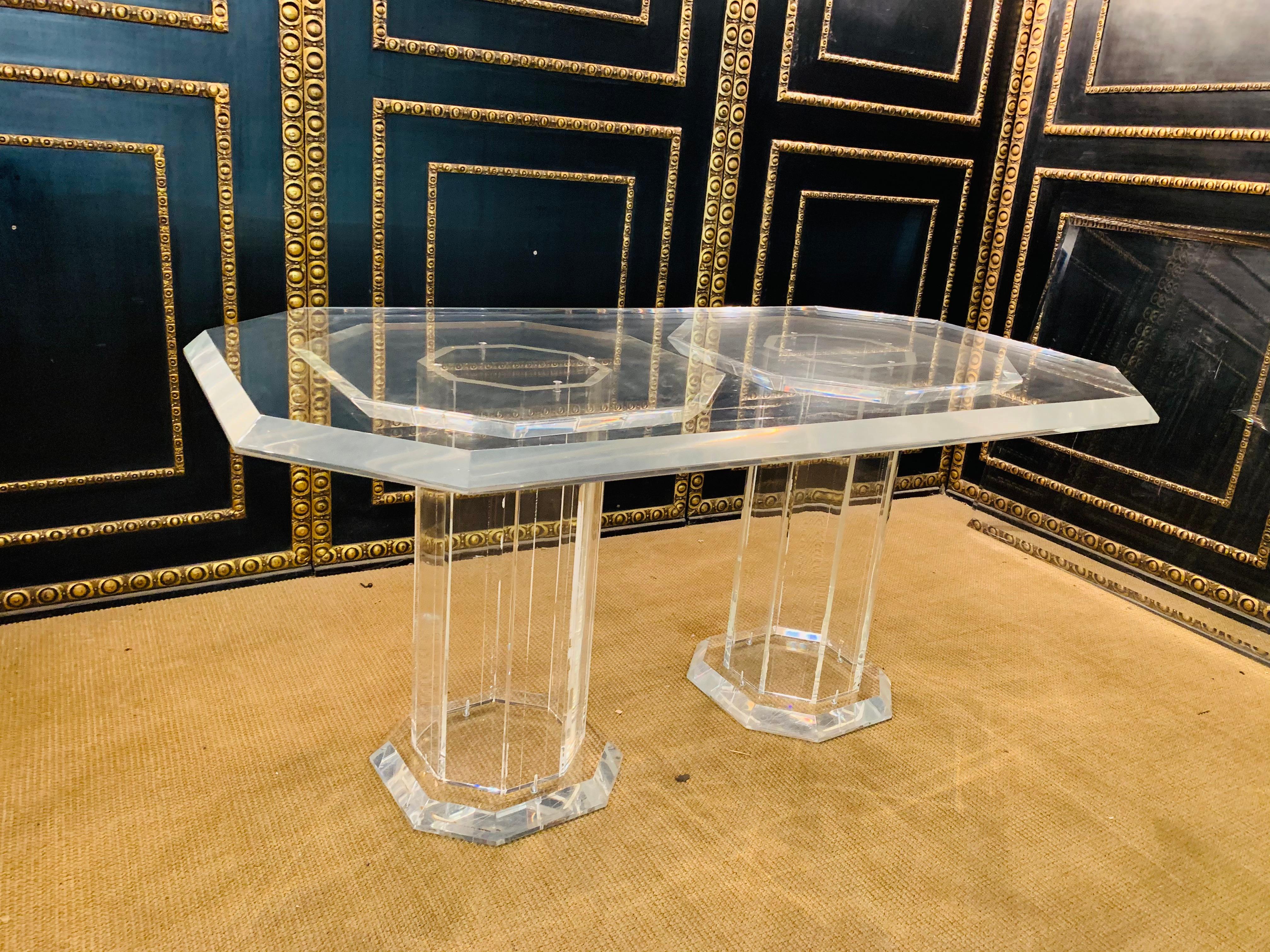 Very High Quality, Elegant, Massive Luxury Dining Table with 2 Columns In Good Condition In Berlin, DE