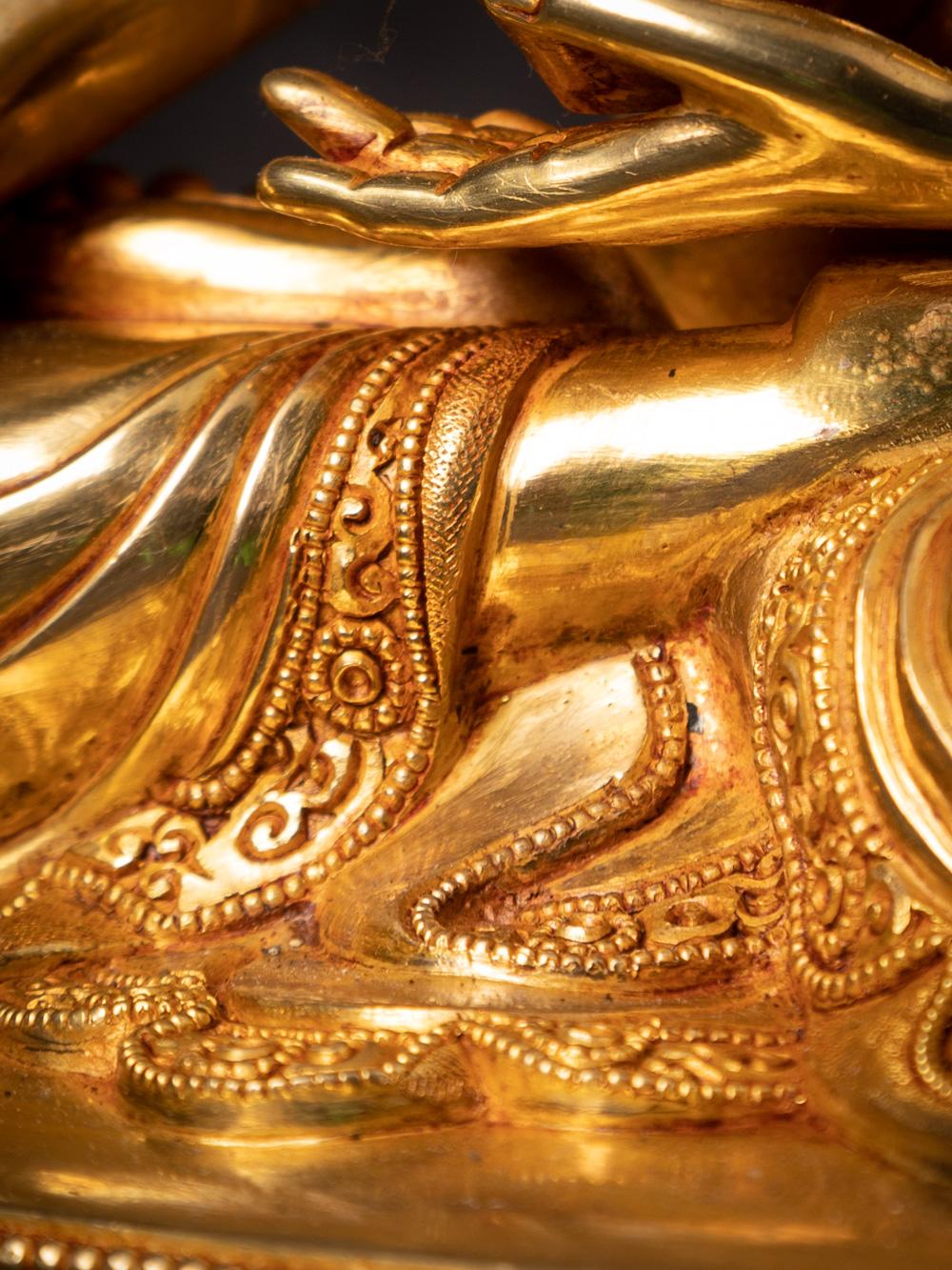 Buddha-Statue in Bhumisparsha Mudra aus Nepal in sehr hoher Qualität mit Goldumrandung im Angebot 13