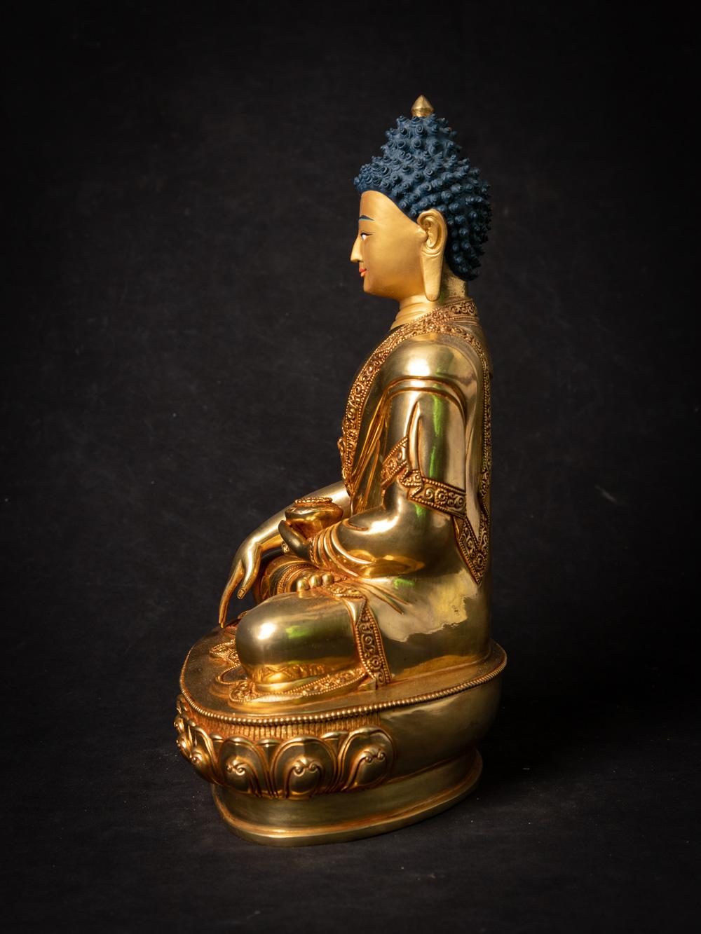 Buddha-Statue in Bhumisparsha Mudra aus Nepal in sehr hoher Qualität mit Goldumrandung (Nepalesisch) im Angebot