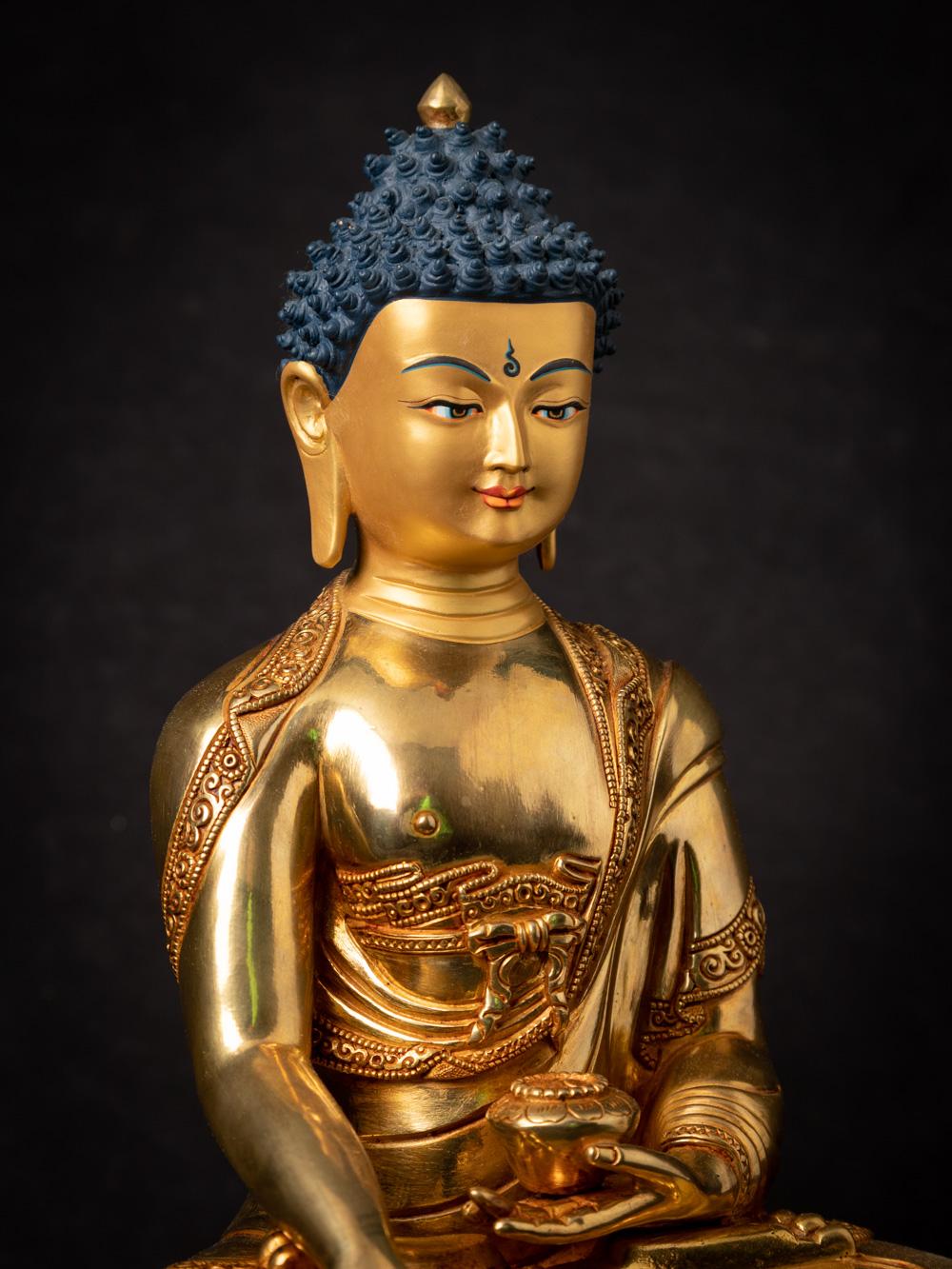 Buddha-Statue in Bhumisparsha Mudra aus Nepal in sehr hoher Qualität mit Goldumrandung im Angebot 1