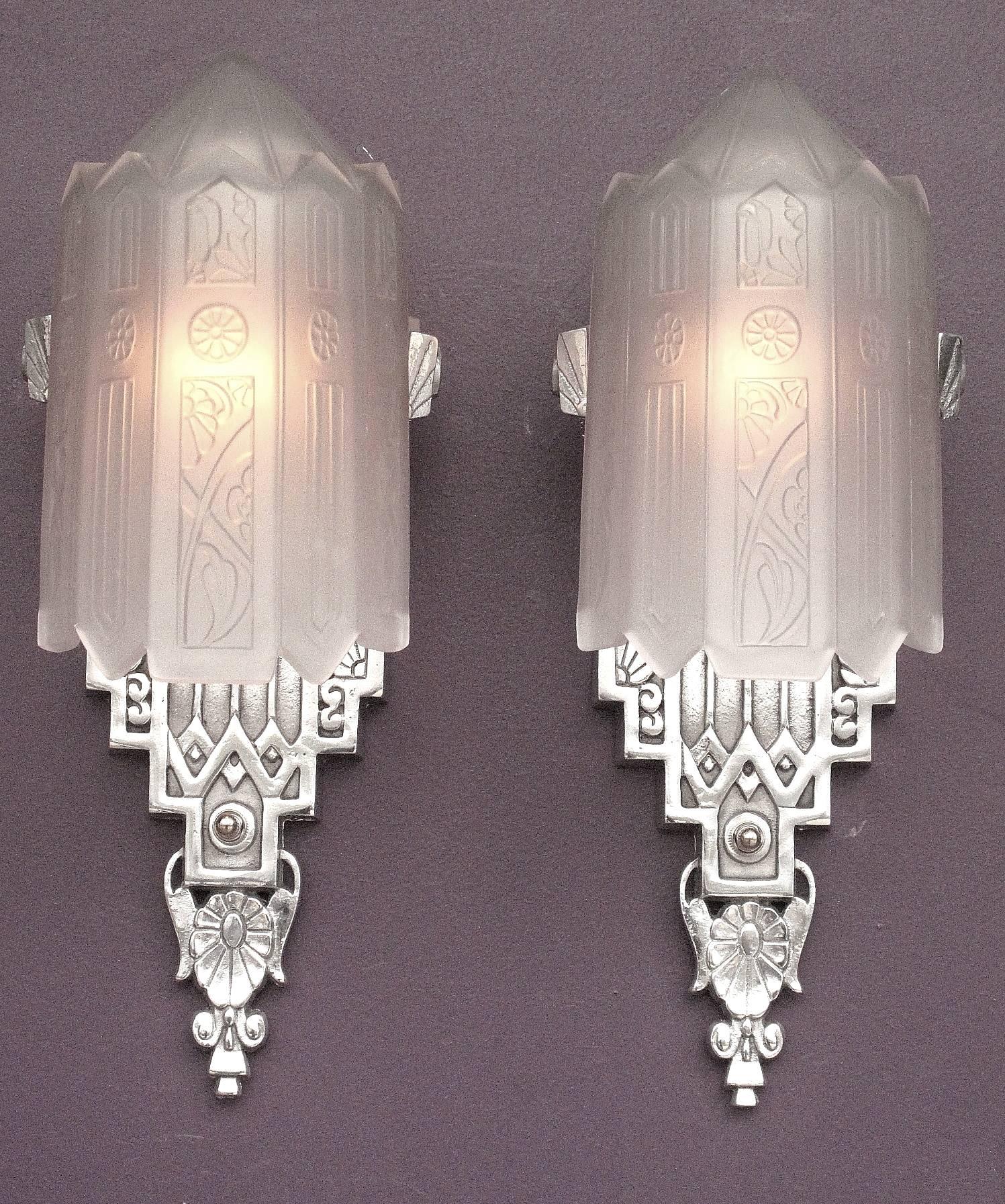 Very High Style Vintage American Art Deco Wall Sconces with Original Glass In Good Condition For Sale In Prescott, AZ