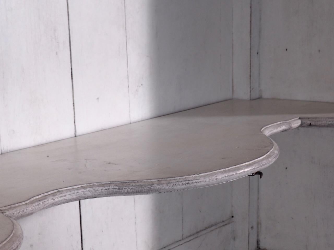 Très important cabinet vitrine français en deux parties:: richement sculpté:: vers 1770-1790 en vente 5