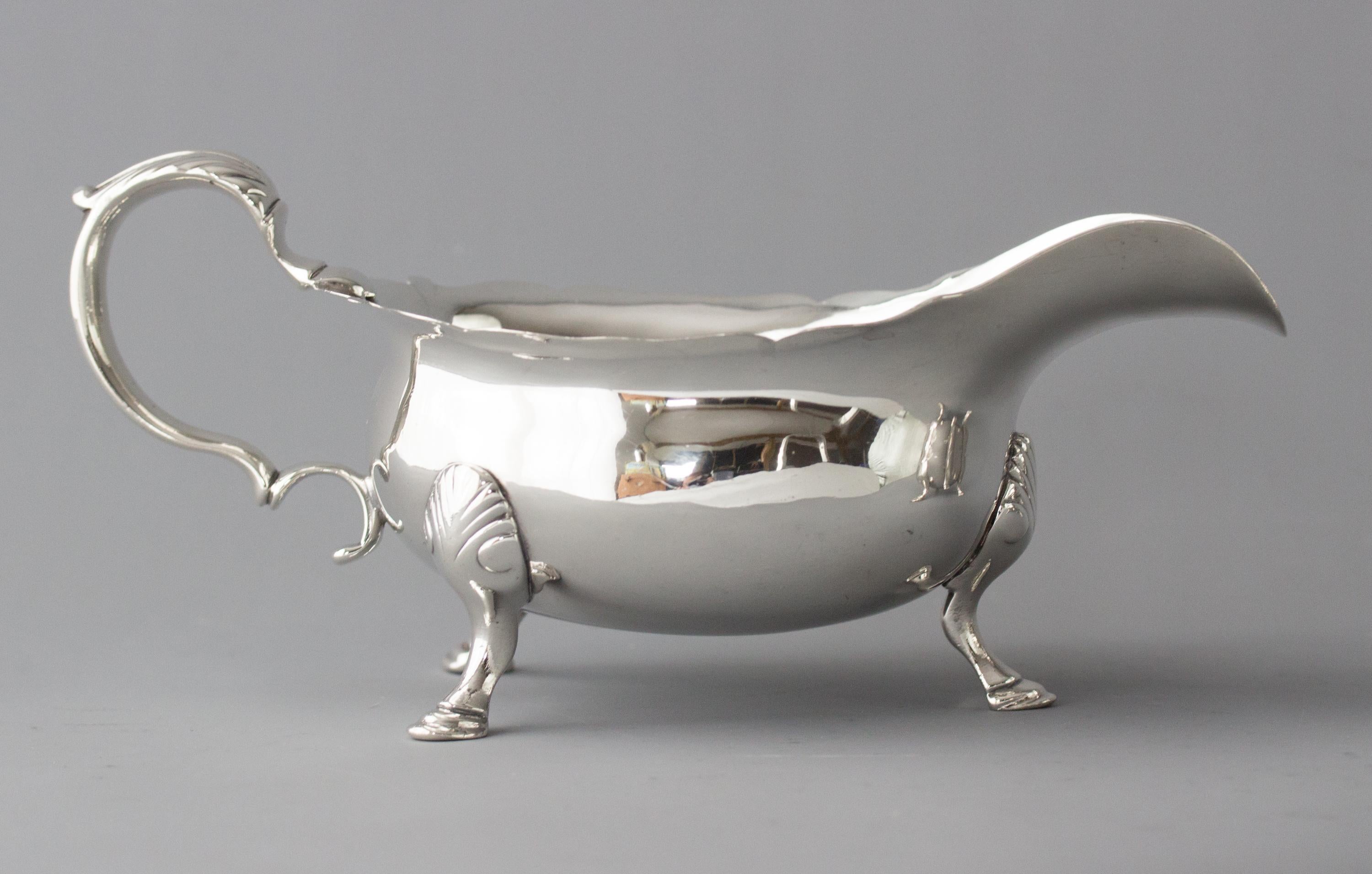 Very Important Pair of Heavy George II Silver Sauce Boats, Lon 1742 8
