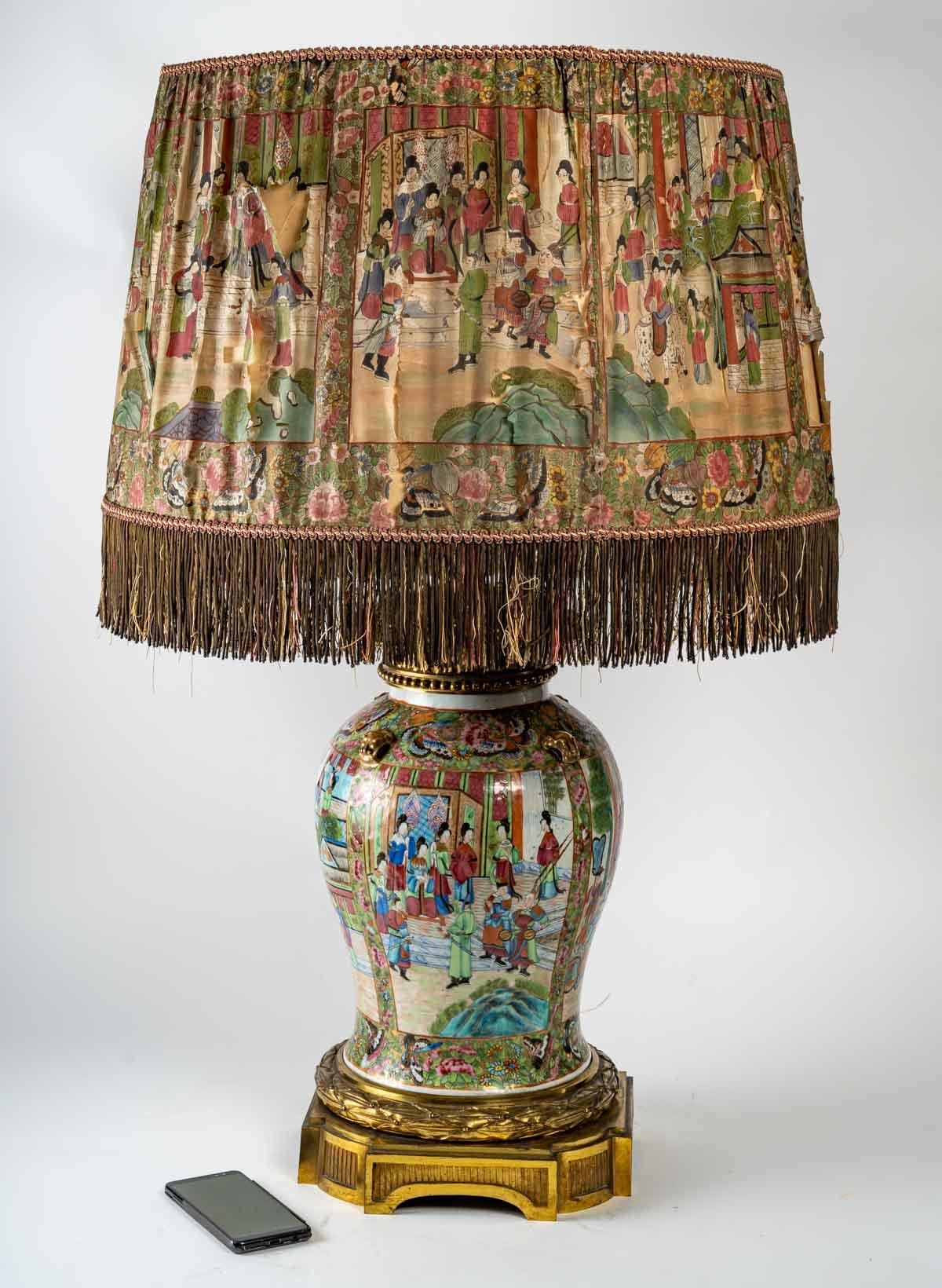 XIXe siècle Très importante lampe en porcelaine de Satsuma en vente