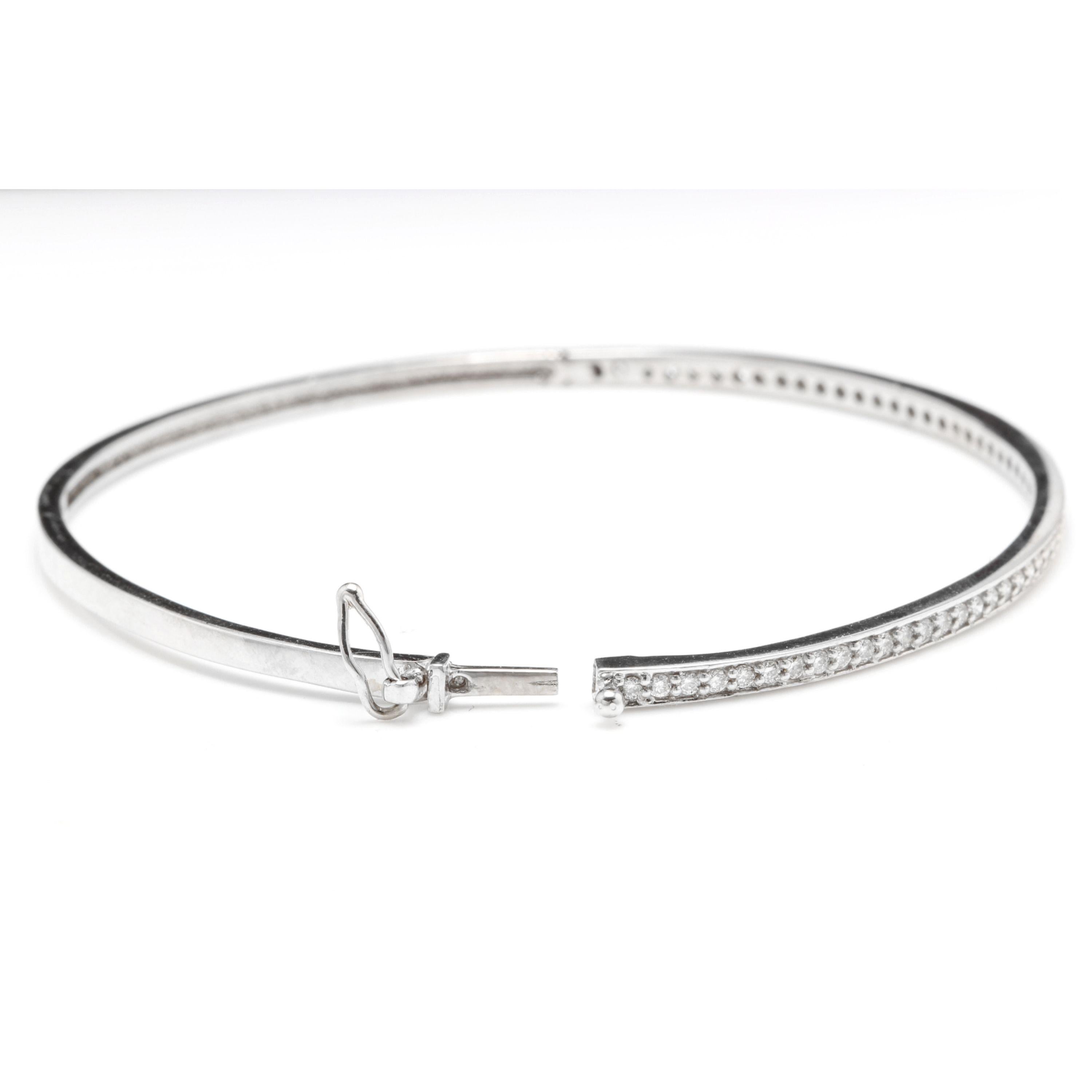 Very Impressive 0.75 Carats Natural Diamond 14K Solid White Gold Bangle Bracelet

STAMPED: 14K

Total Natural Round Diamonds Weight: Approx. 0.75 Carats (color G-H / Clarity SI1-SI2)

Bangle Wrist Size is: 7 inches

Width: 2.42mm

Bracelet total