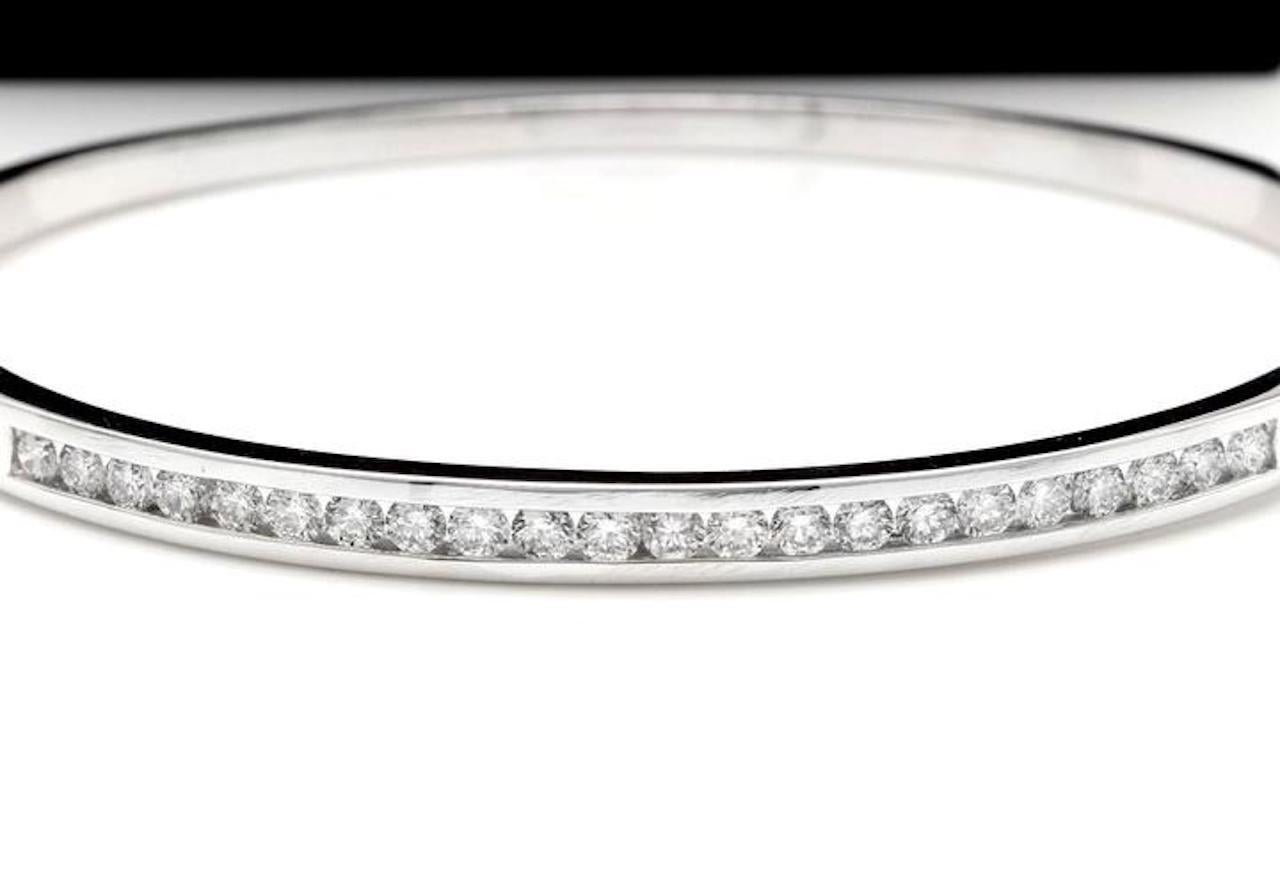 Very Impressive 1.35 Carats Natural VS Diamond 14K Solid White Gold Bangle Bracelet

STAMPED: 14K

Total Natural Round Diamonds Weight: 1.35 Carats (color G / Clarity VS1-VS2)

Wrist Size is: 6.5 inches

Width: 4.4mm

Bracelet total weight: