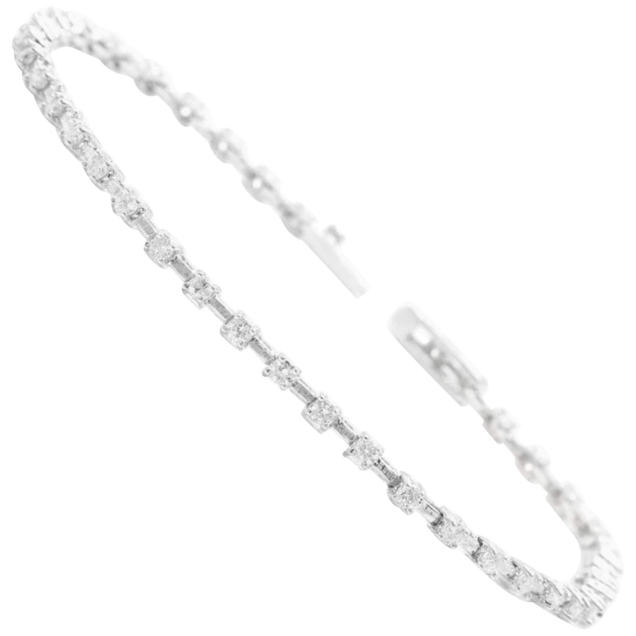 Very Impressive 1.40 Carat Natural Diamond 14 Karat Solid White Gold Bracelet For Sale