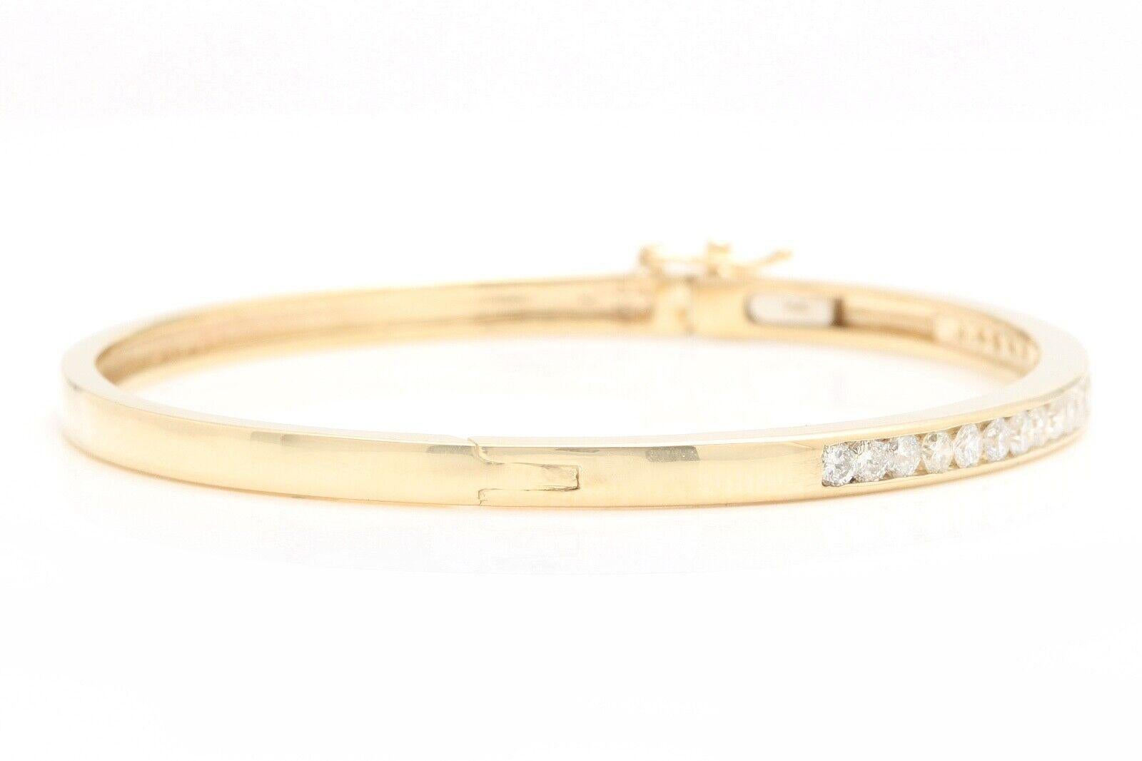 Round Cut Very Impressive 1.40 Ct Natural Diamond 14K Solid Yellow Gold Bangle Bracelet For Sale