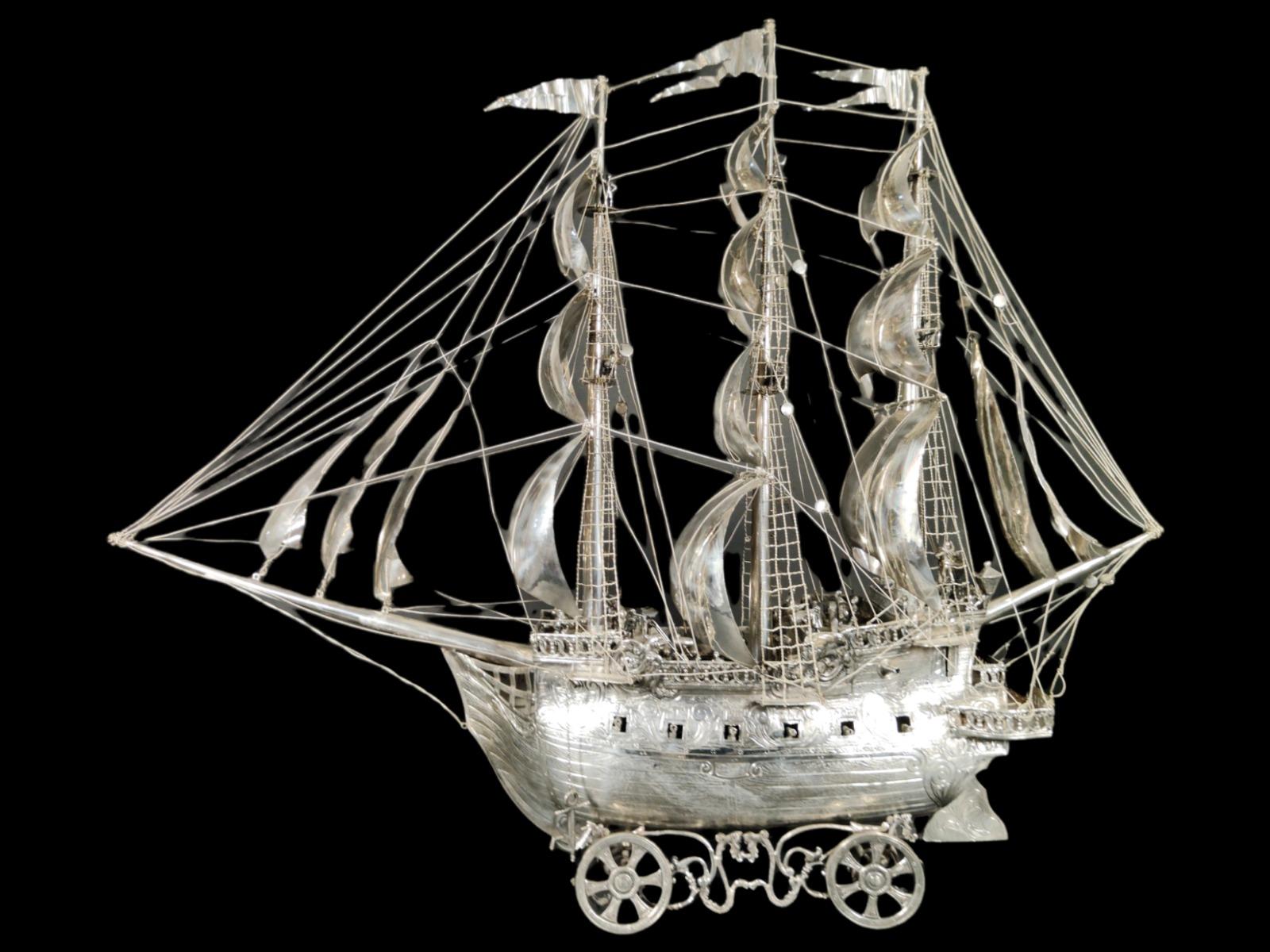 Modello tedesco antico in argento massiccio del XIX secolo di una nave molto impressionante in vendita 1