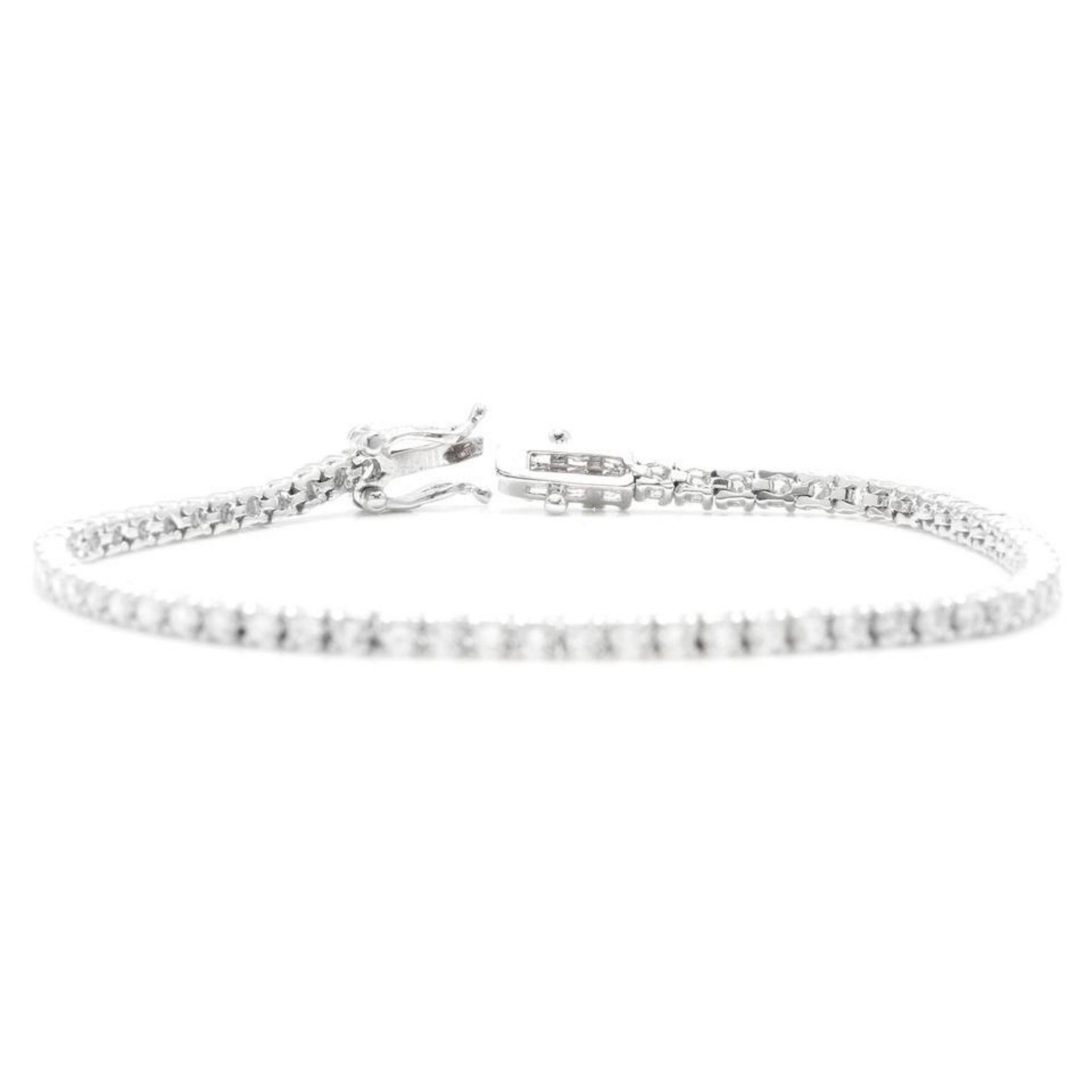 Very Impressive 2.70 Carats Natural Diamond 14K Solid White Gold Bracelet

STAMPED: 14K

Total Natural Round Diamonds Weight: Approx. 2.70 Carats (color H / Clarity SI1-SI2)

Bracelet Length is: 7 inches

Width: 2.4mm

Bracelet total weight: Approx.