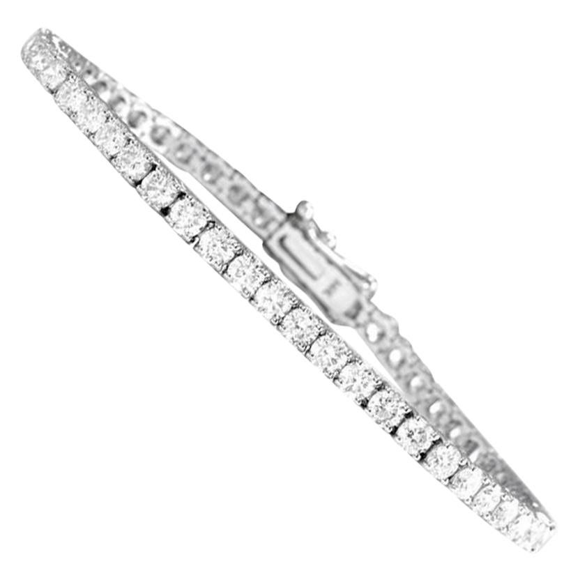 Very Impressive 3.75 Carat Natural VS Diamond 14 Karat Solid White Gold Bracelet For Sale