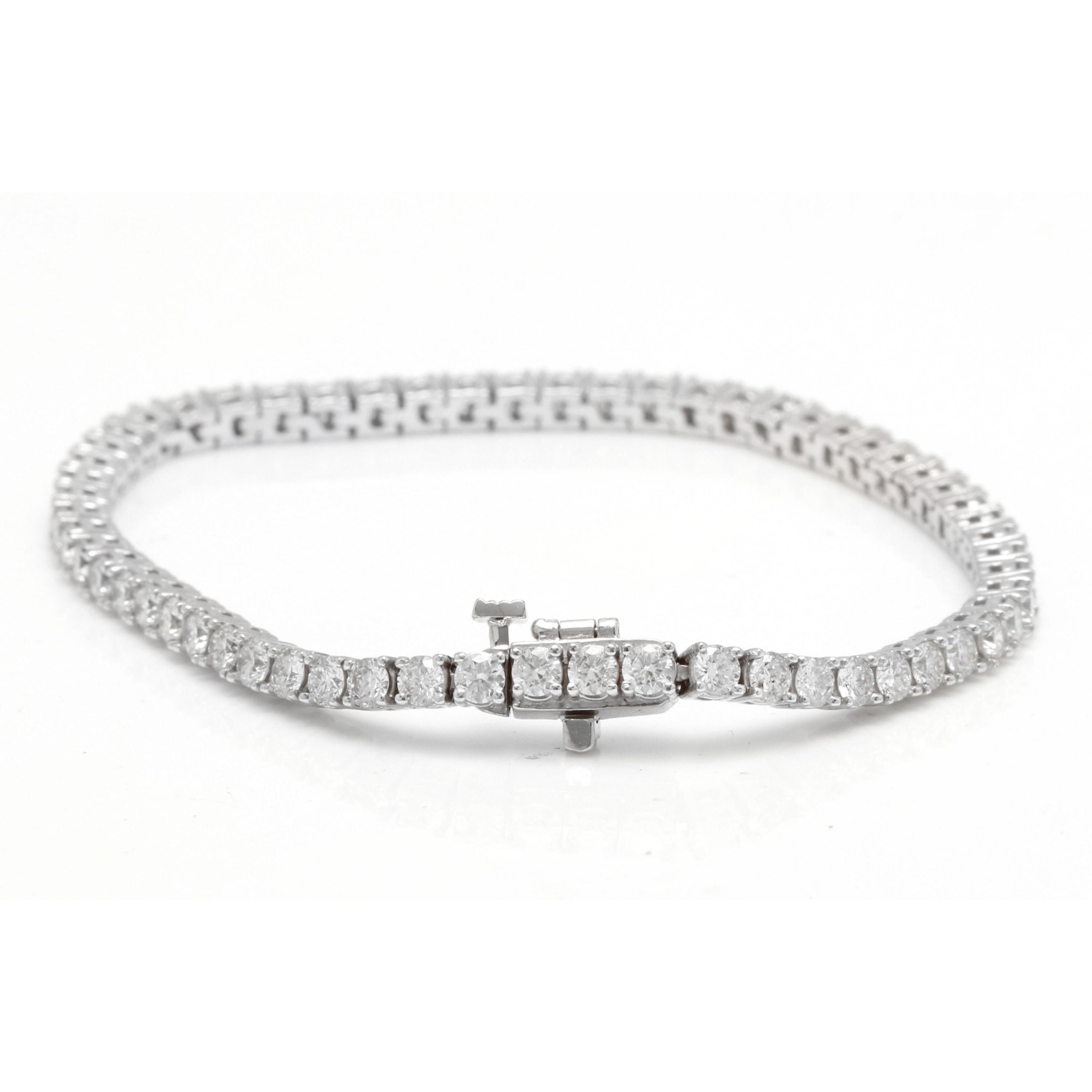 Very Impressive 4.70 Carats Natural Diamond 14K Solid White Gold Bracelet

STAMPED: 14K

Total Natural Round Diamonds Weight: Approx. 4.70 Carats (color H-I / Clarity SI1-SI2)

Bangle Wrist Size is: 7 inches

Width: Approx. 2.98mm

Bracelet total