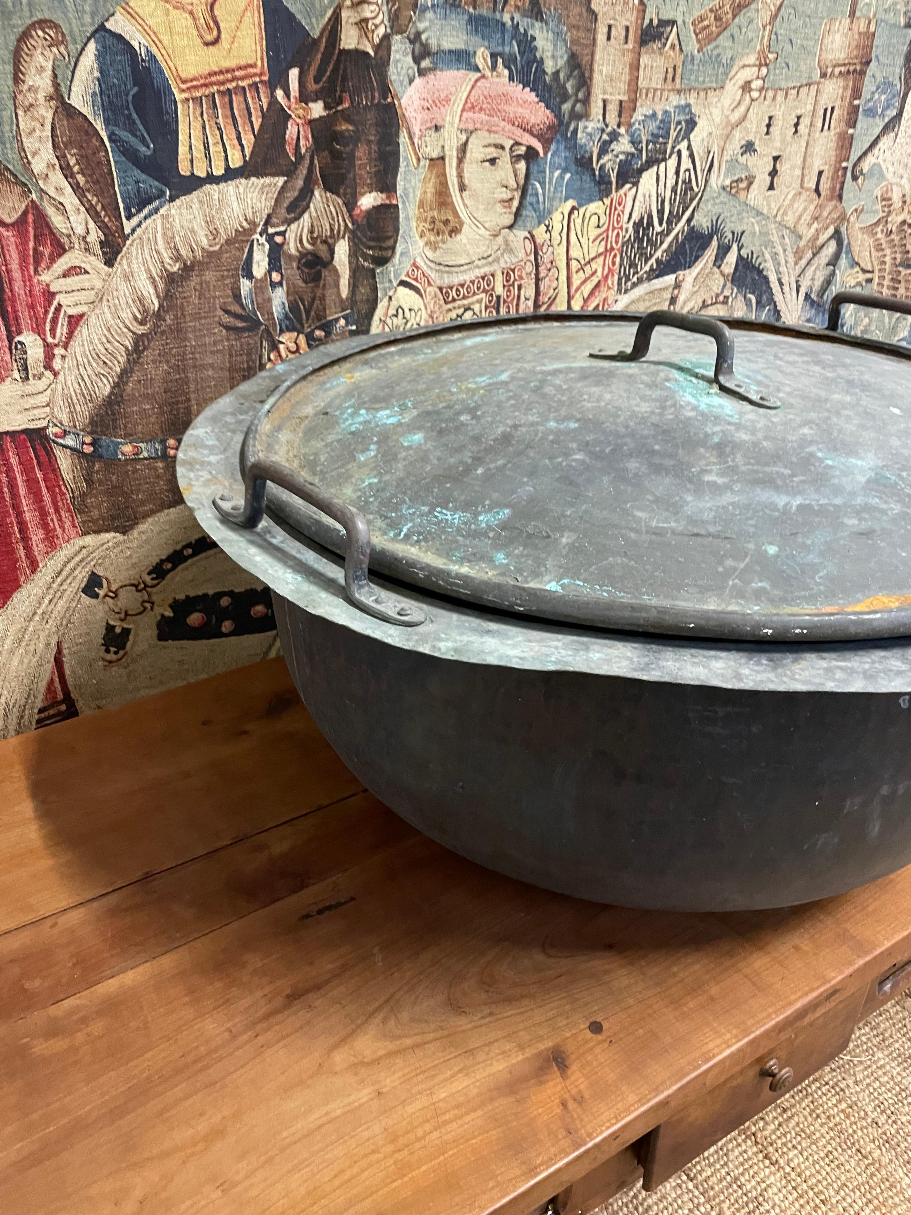 Très impressionnant caisse / jardinière ancienne à couvercle en cuivre en vente 5