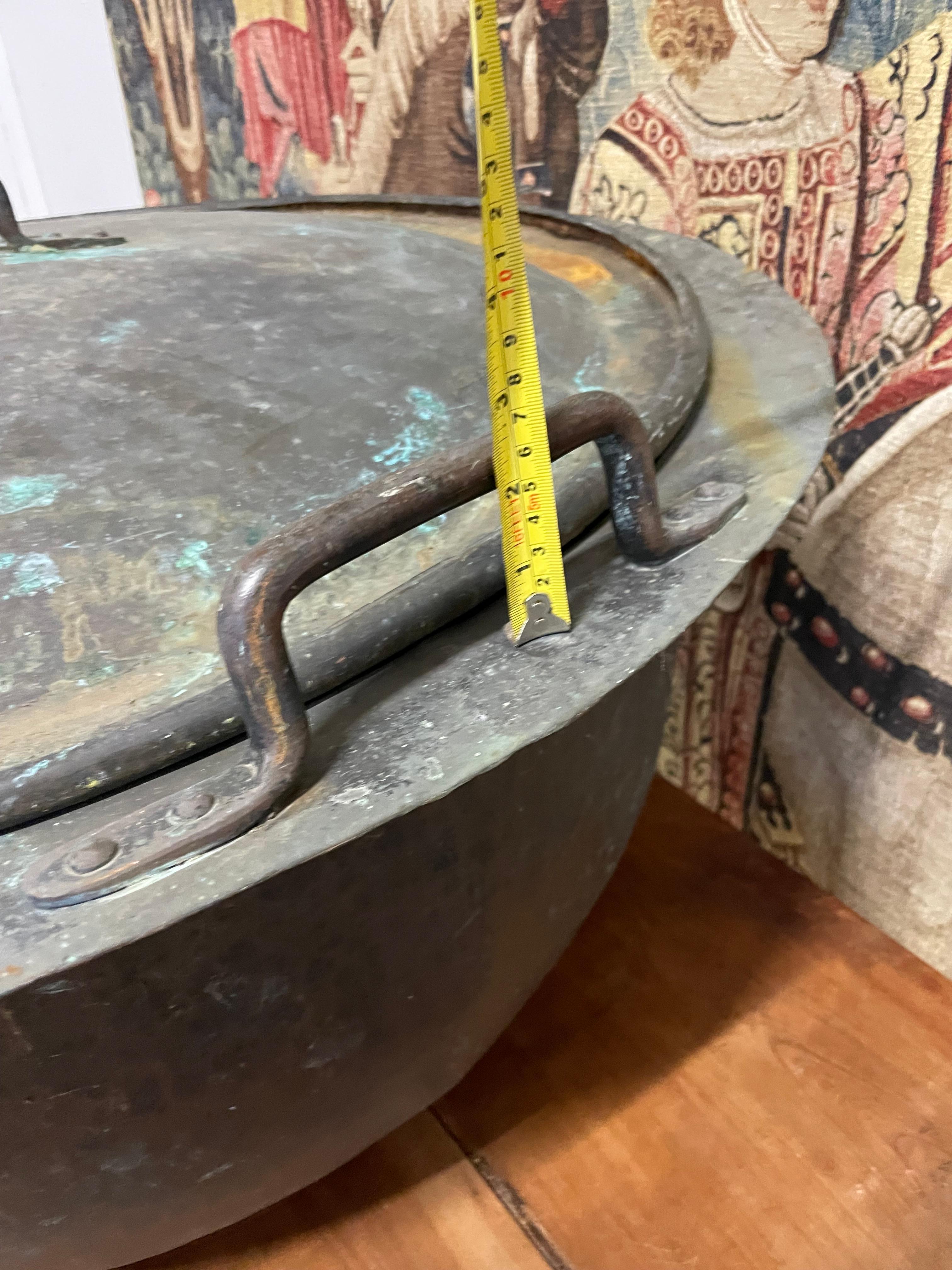 Très impressionnant caisse / jardinière ancienne à couvercle en cuivre en vente 10