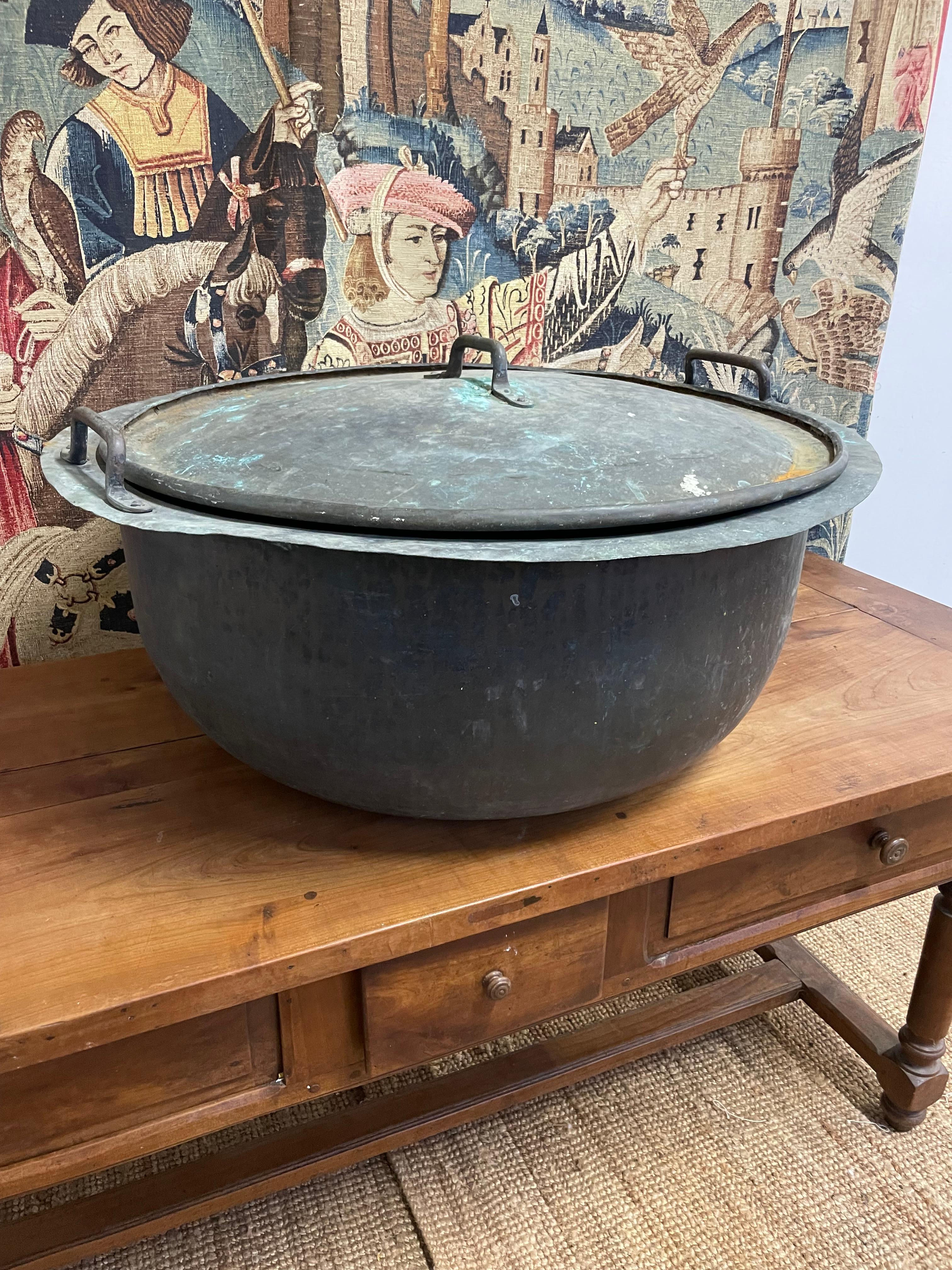 Très impressionnant caisse / jardinière ancienne à couvercle en cuivre en vente 3