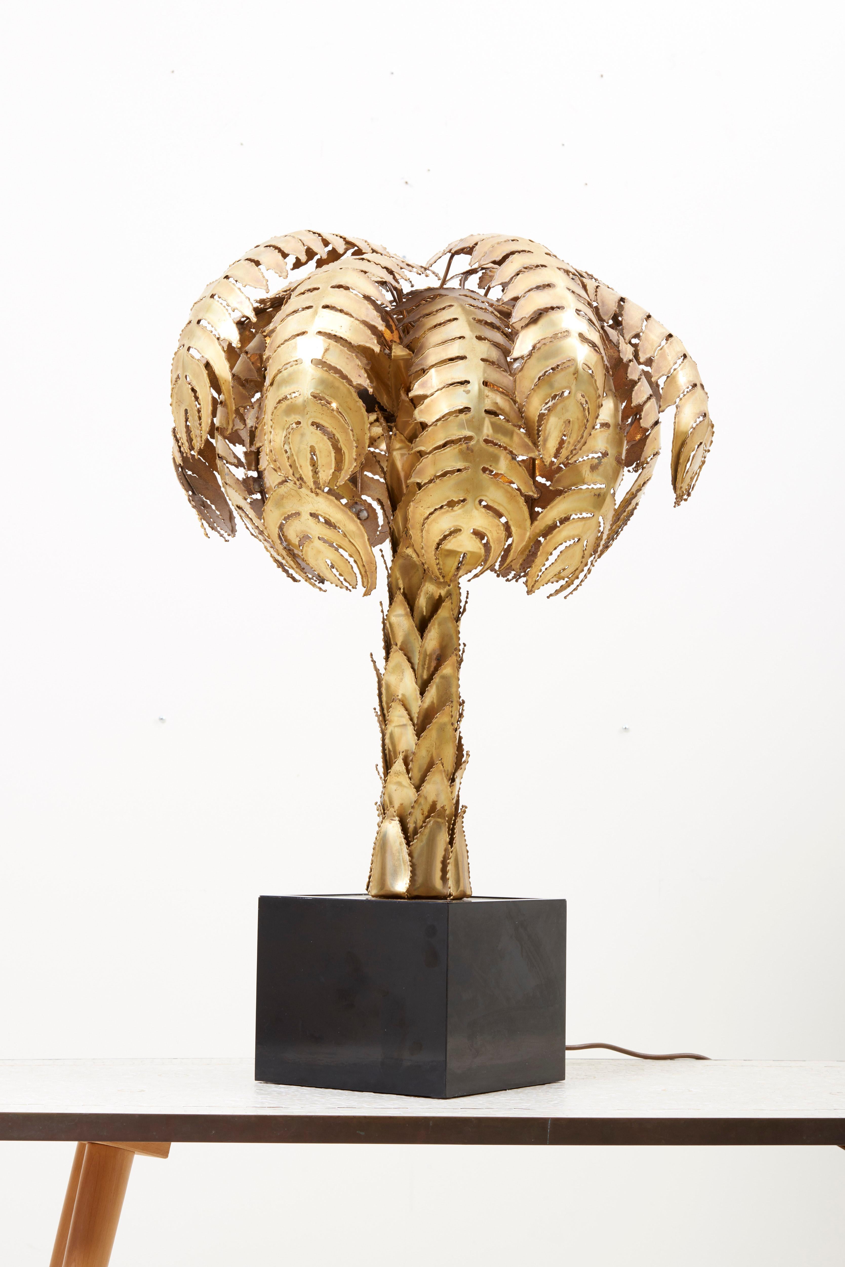 Very Impressive Brass Palm Table Lamp  4