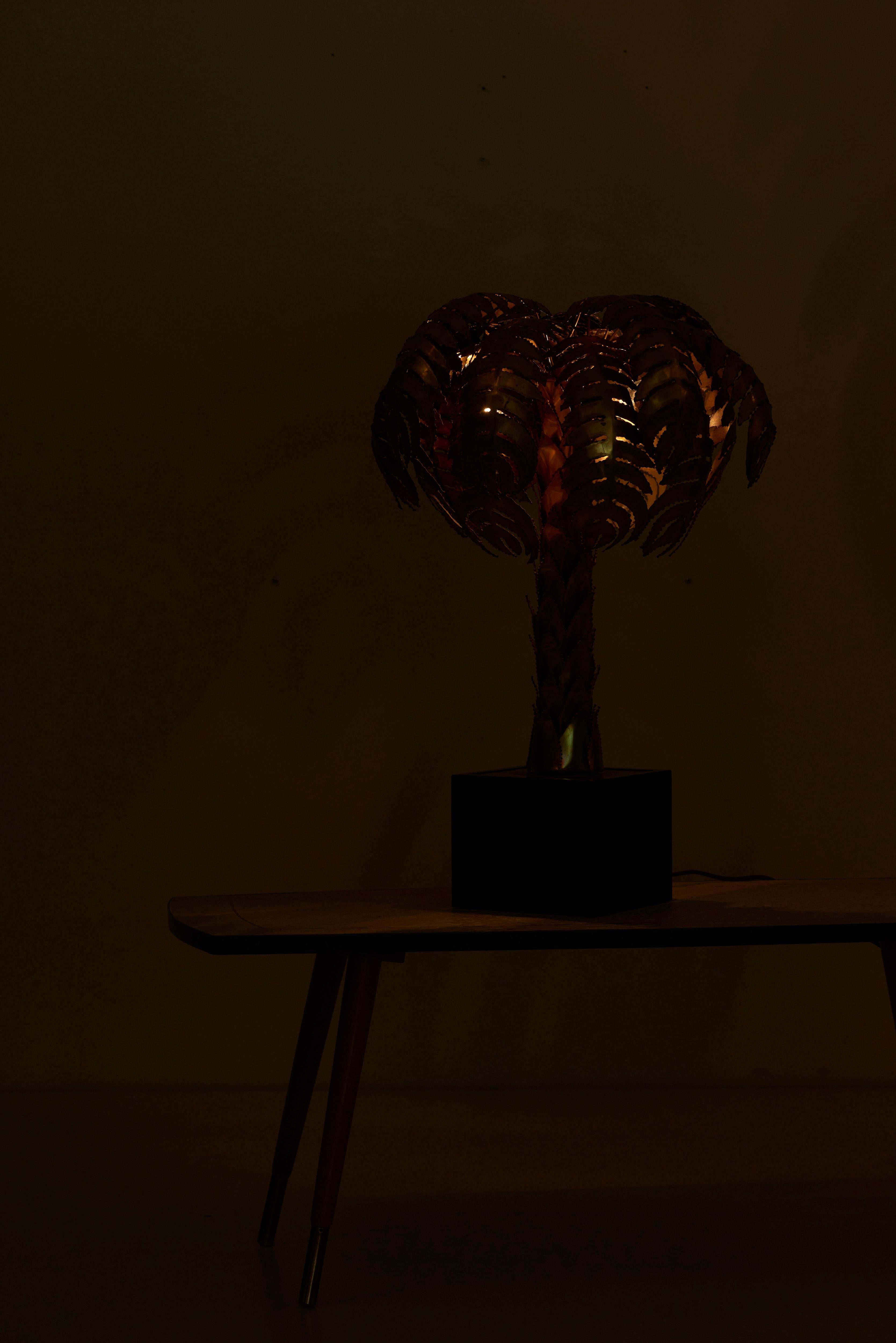 Hollywood Regency Very Impressive Brass Palm Table Lamp 