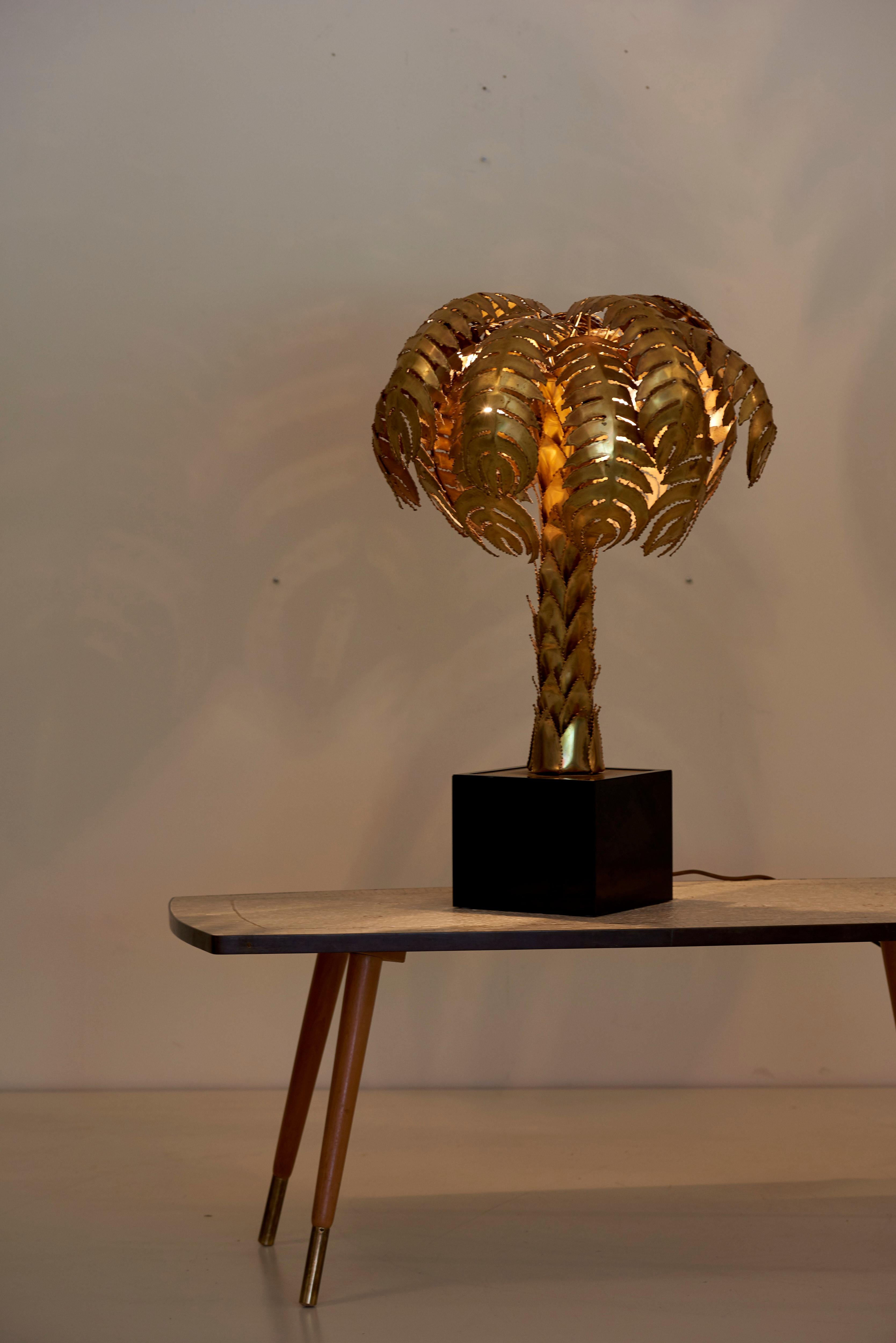 Very Impressive Brass Palm Table Lamp  In Good Condition In Berlin, BE