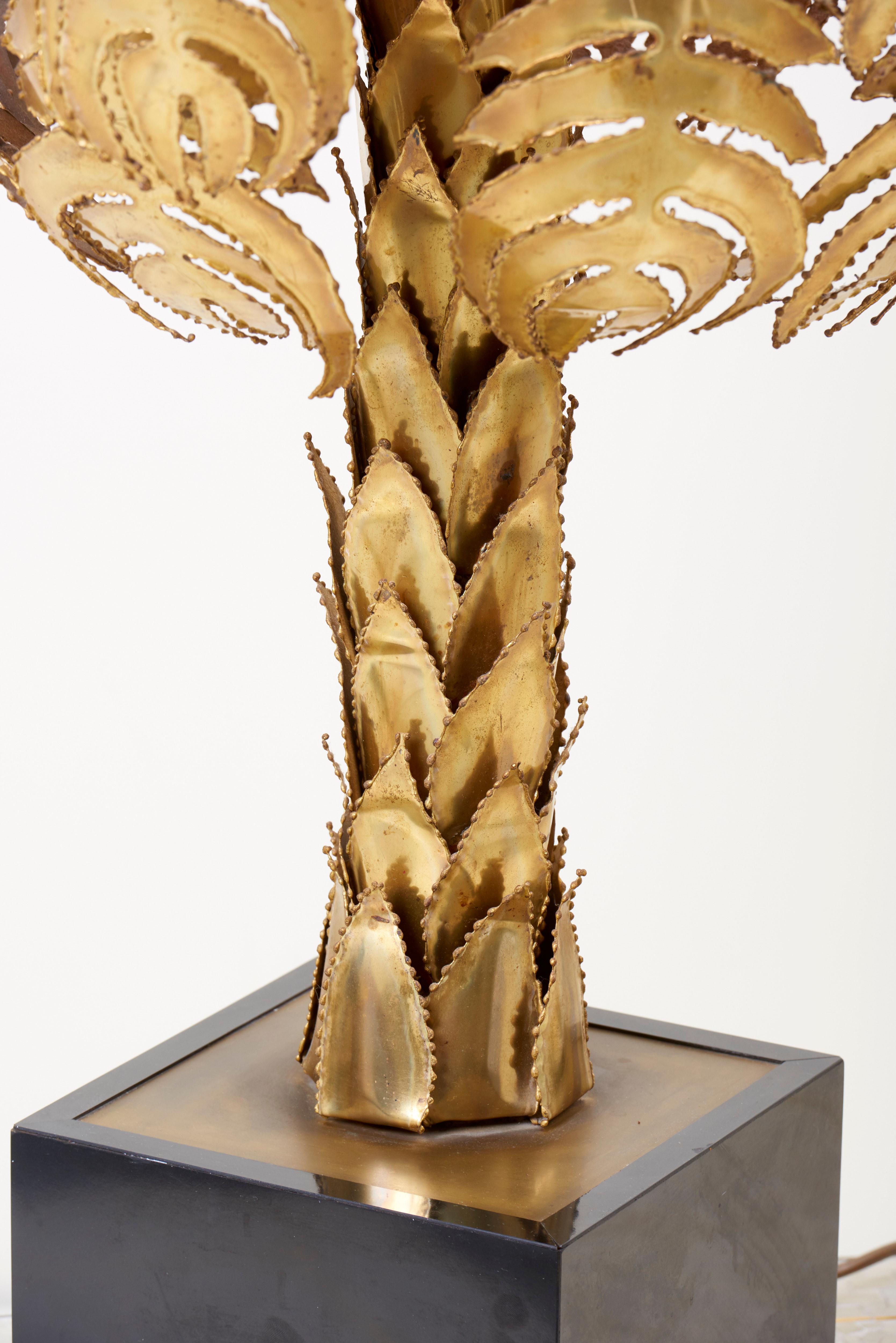 Very Impressive Brass Palm Table Lamp  2
